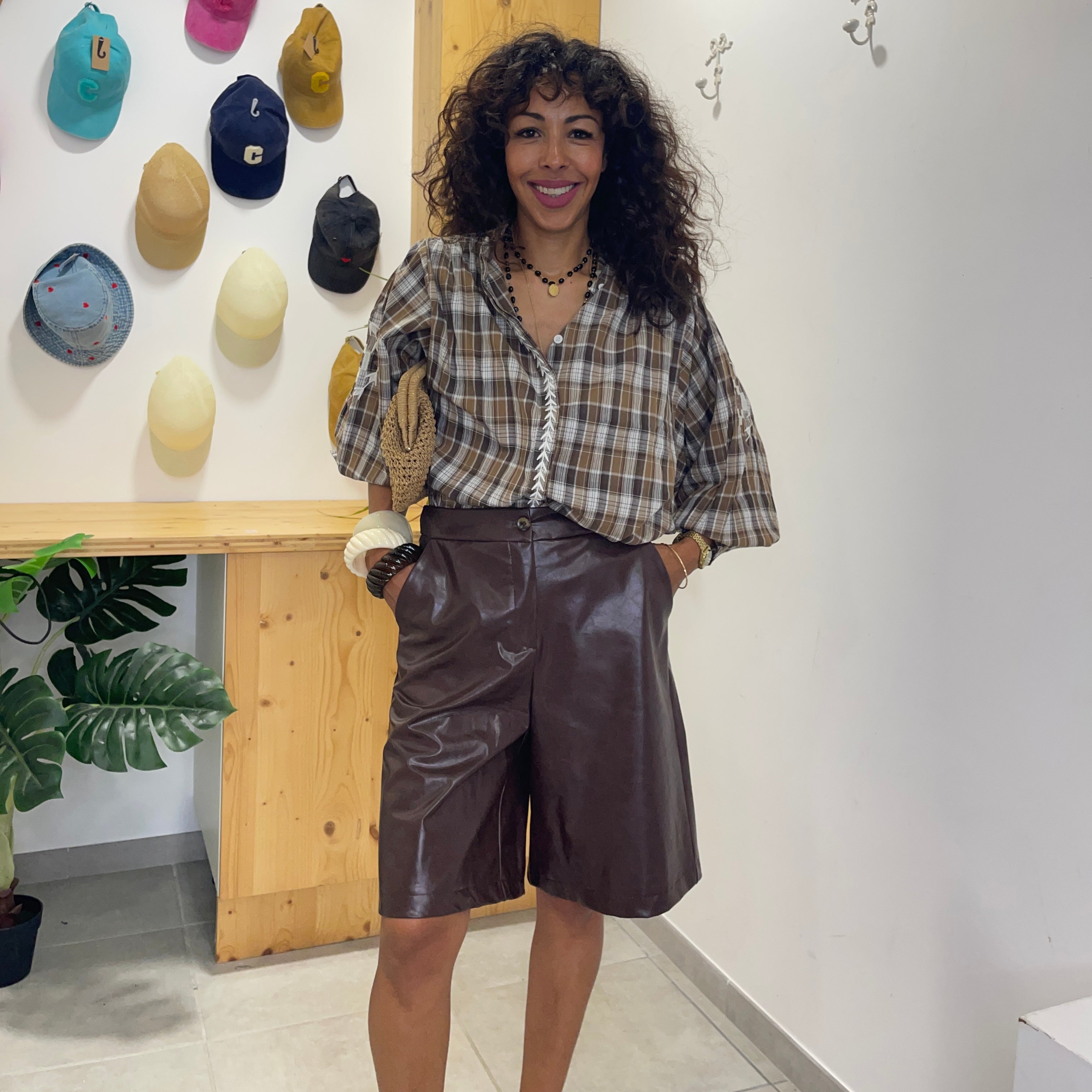 Bermuda IVAR en similicuir marron coupe fluide