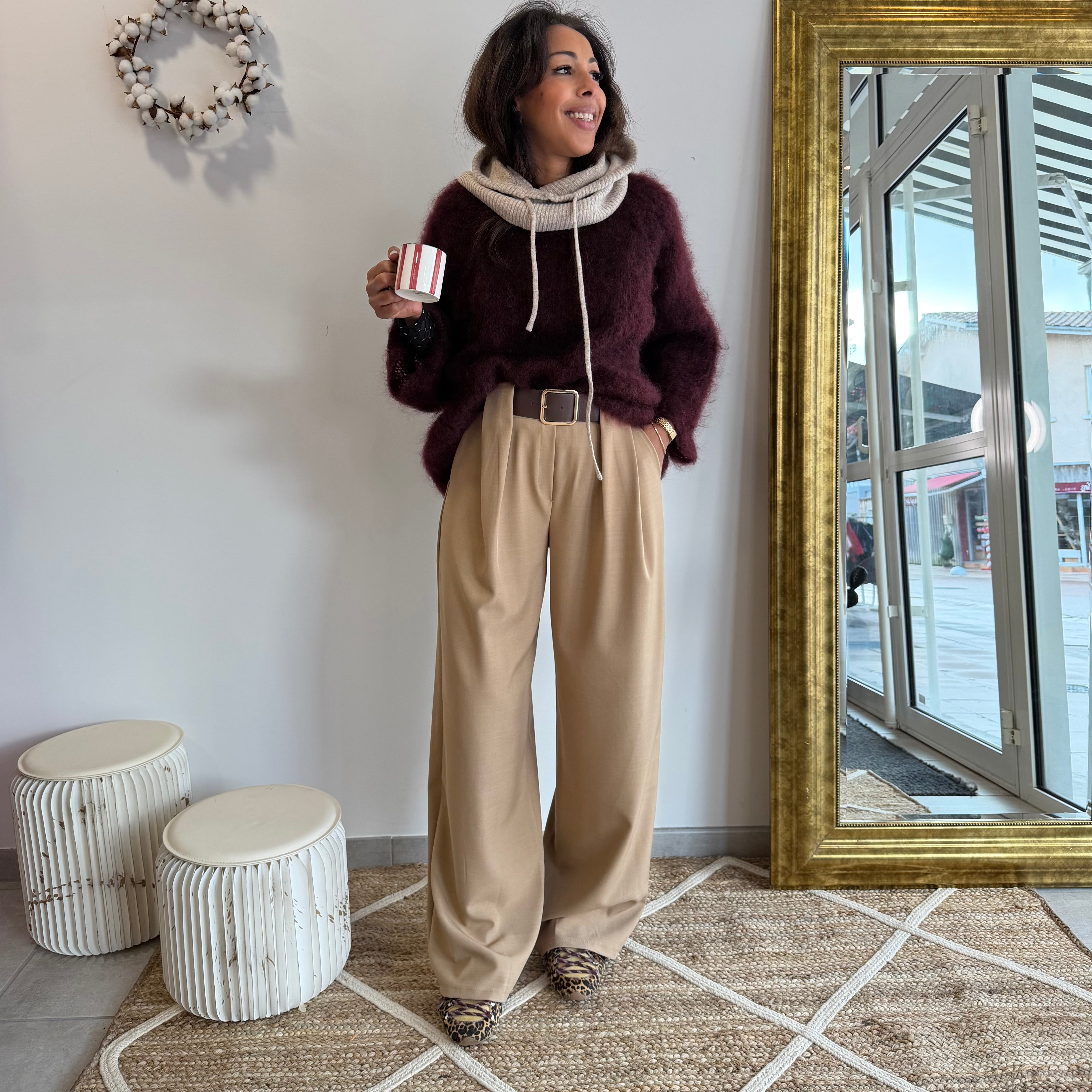 Pantalon tailleur SUSY beige à la coupe fluide
