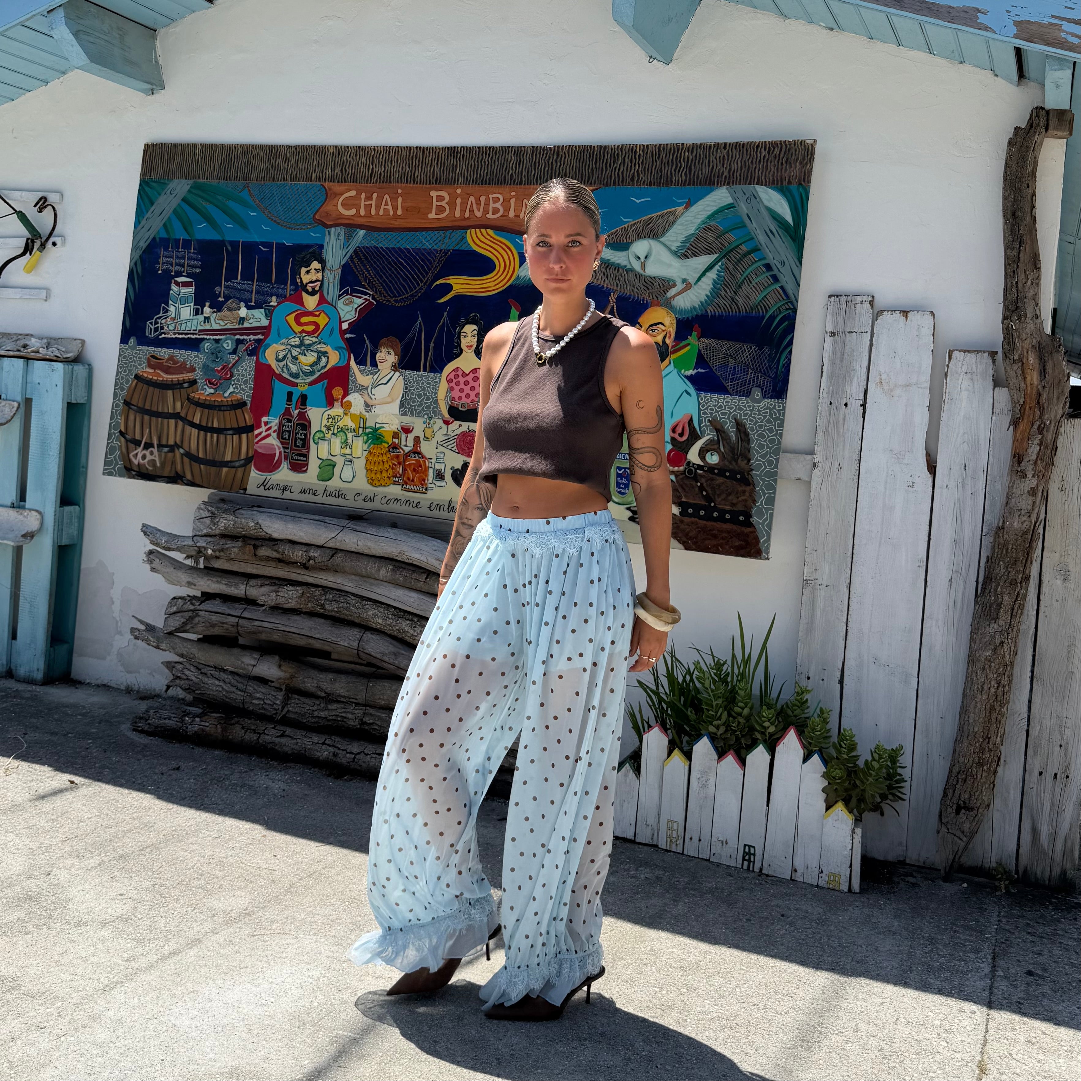 Pantalon VOILE bleu à pois forme boule détails dentelle