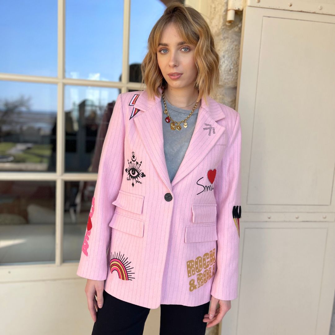 Blazer à rayures composé de laine ANNIE rose orné de diverses broderies multicolores