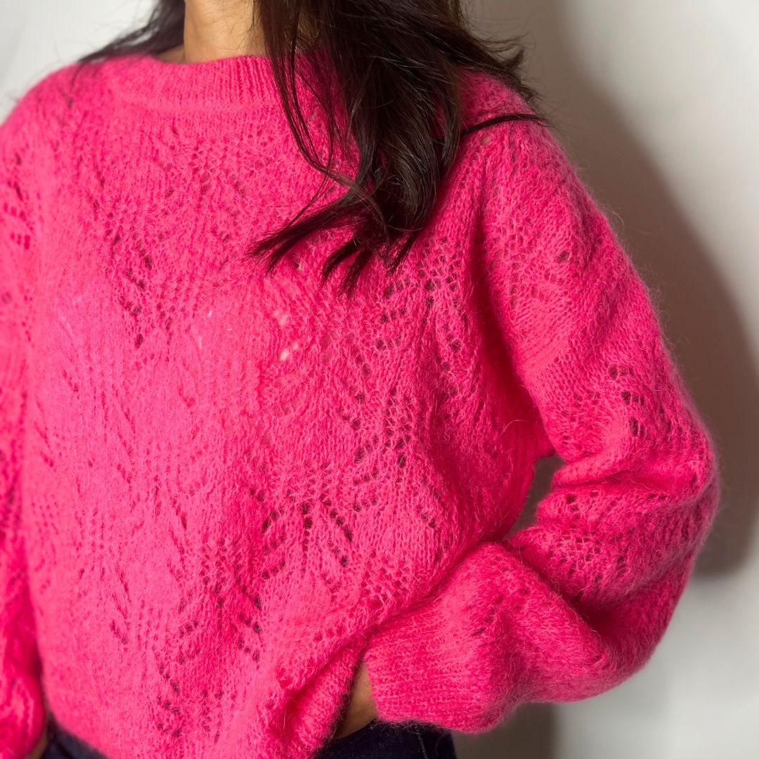 Pull oversize en laine et mohair CHANA rose fuchsia à la maille ajourée