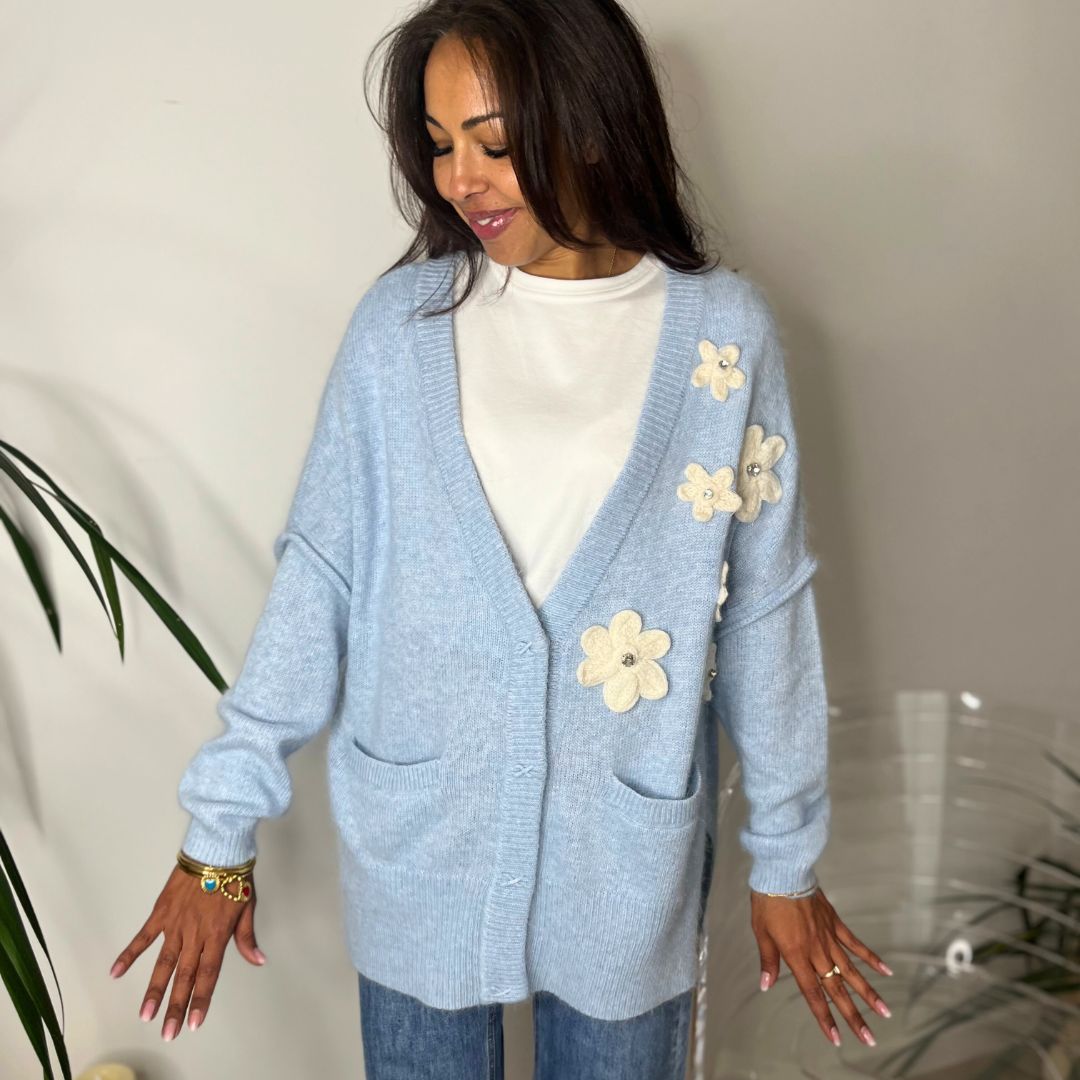 Gilet long et oversize ALIENOR bleu brodé de fleurs en relief