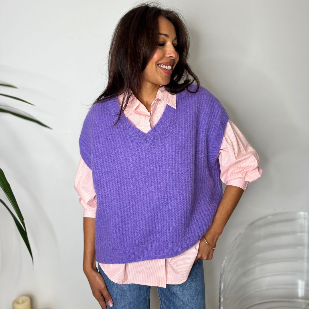 Pull sans-manches en laine et mohair CORALIE violet à la coupe oversize et au col V