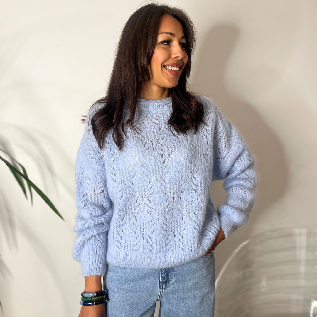 Pull oversize en laine et mohair CHANA bleu à la maille ajourée