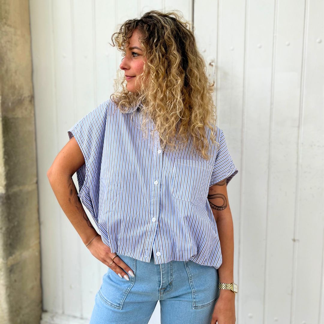 Chemisier sans-manches rayé THERESA bleu à la coupe oversize