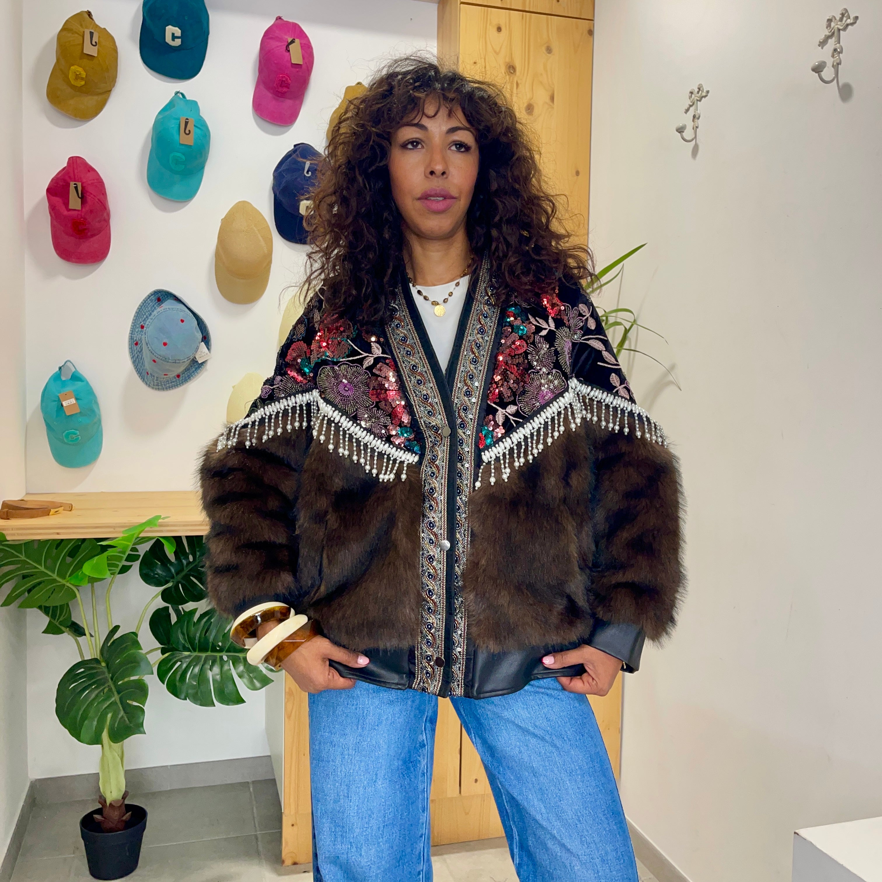Veste fausse fourrure STORM brodée à détails perlés