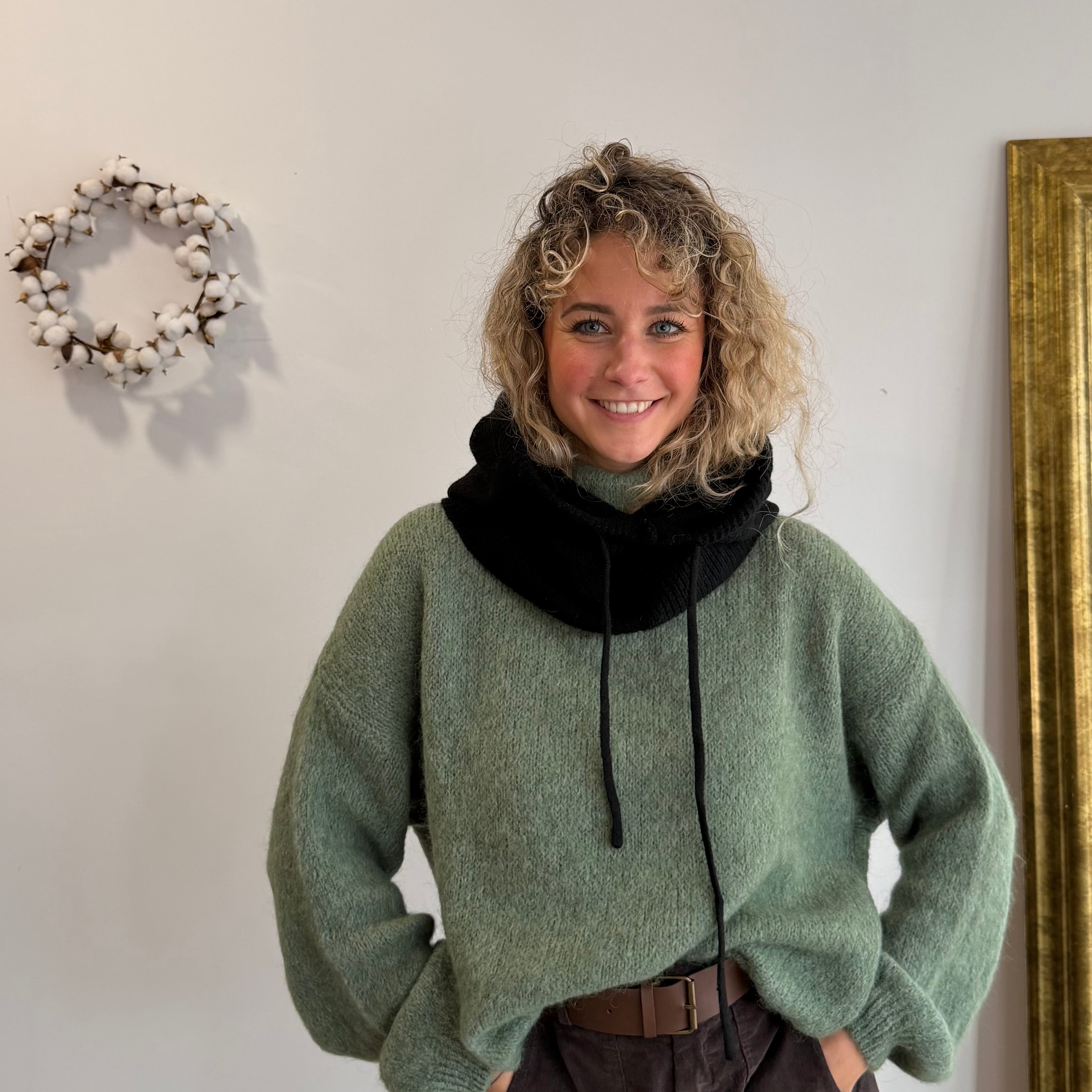 Cagoule ENVY noir en cashmere, col+capuche intégrée