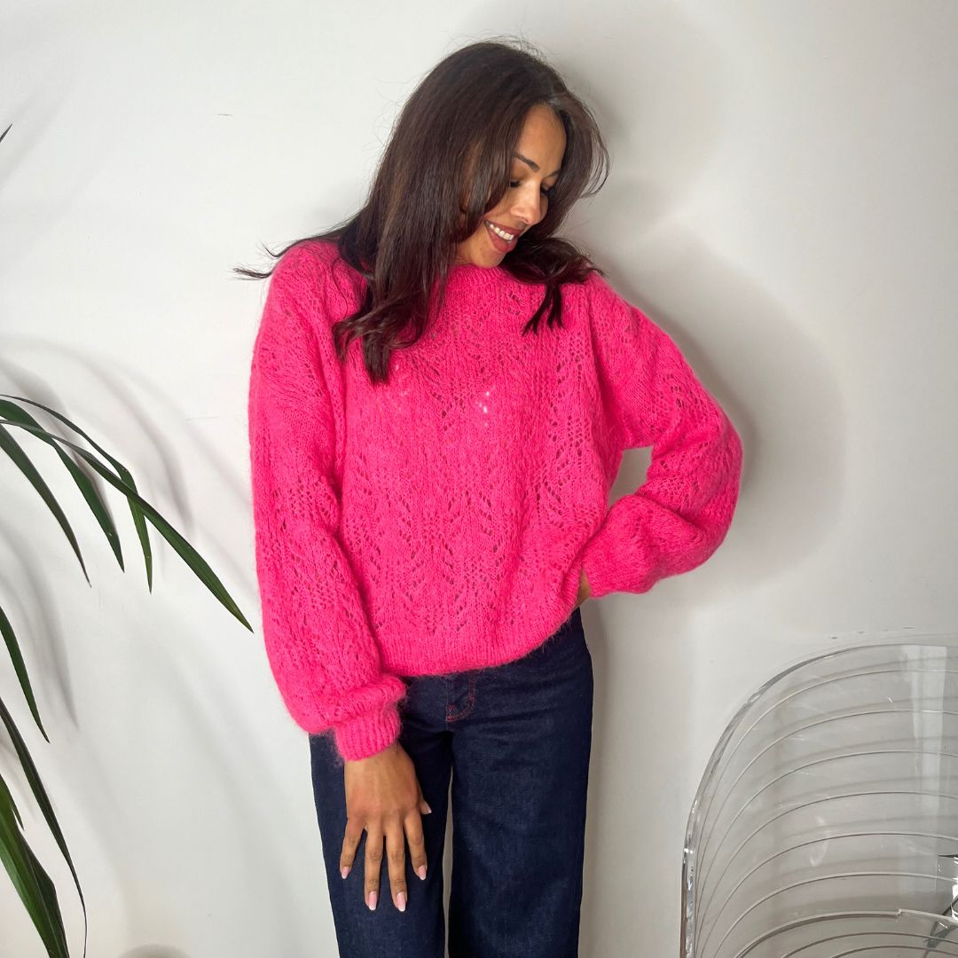 Pull oversize en laine et mohair CHANA rose fuchsia à la maille ajourée