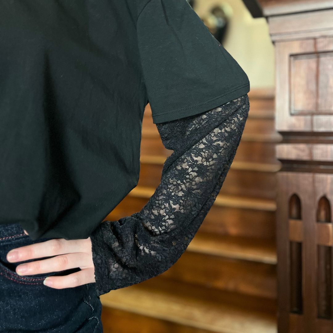 Haut noir oversize SIMONE aux manches longues en dentelle