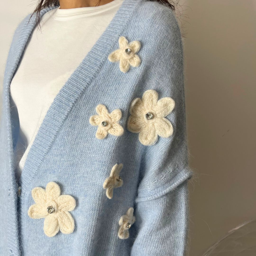 Gilet long et oversize ALIENOR bleu brodé de fleurs en relief