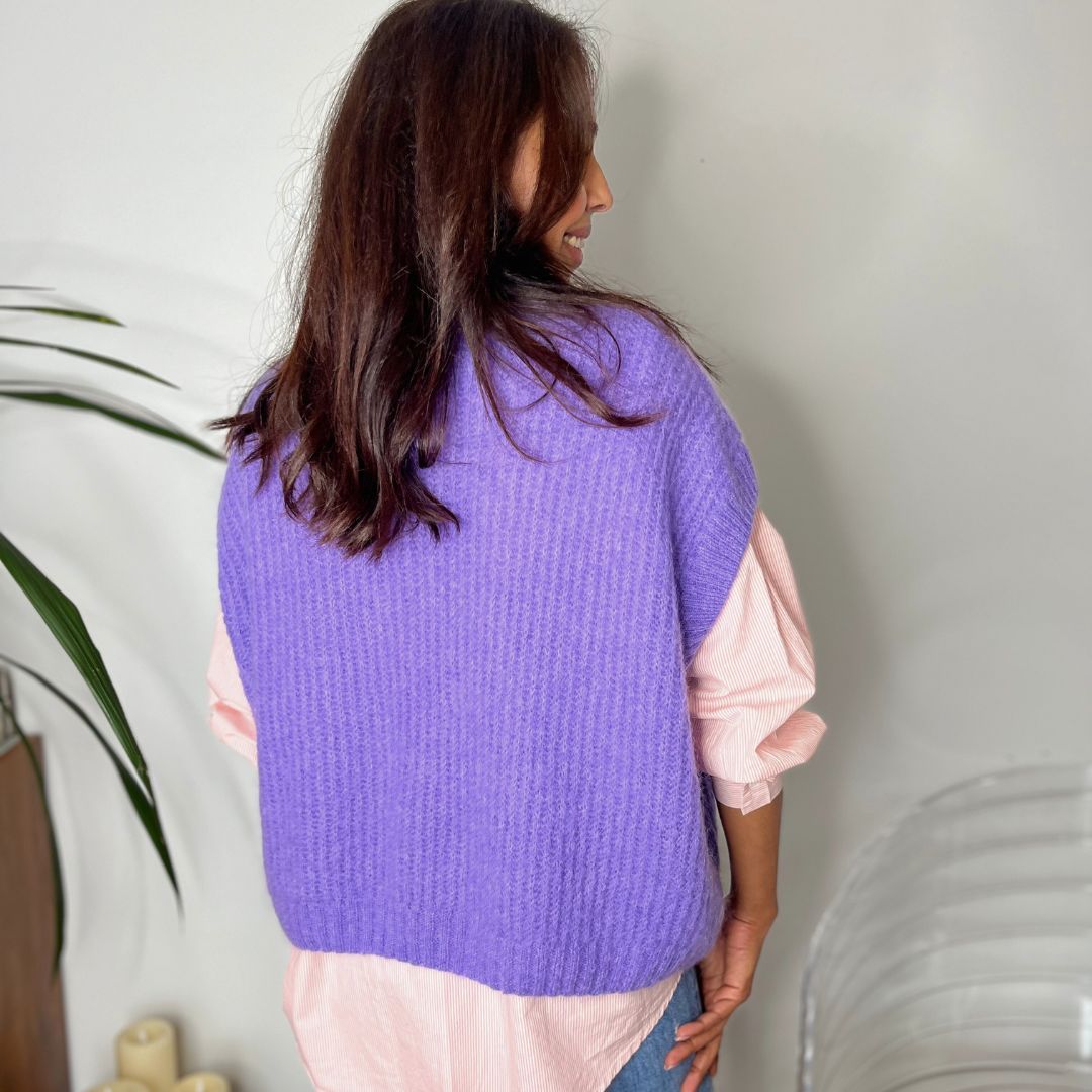 Pull sans-manches en laine et mohair CORALIE violet à la coupe oversize et au col V