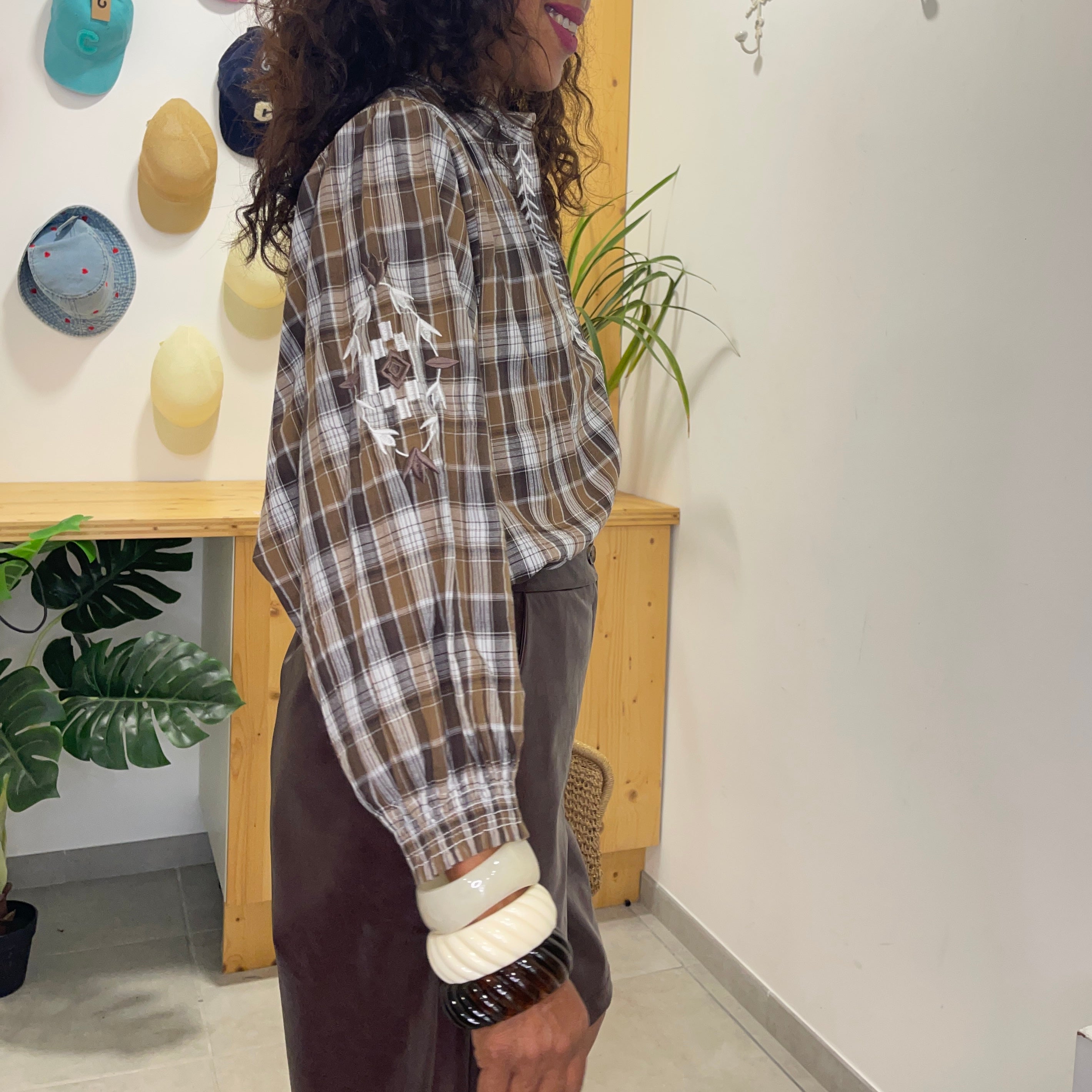 Blouse HELENE à carreaux marron brodé manches longues