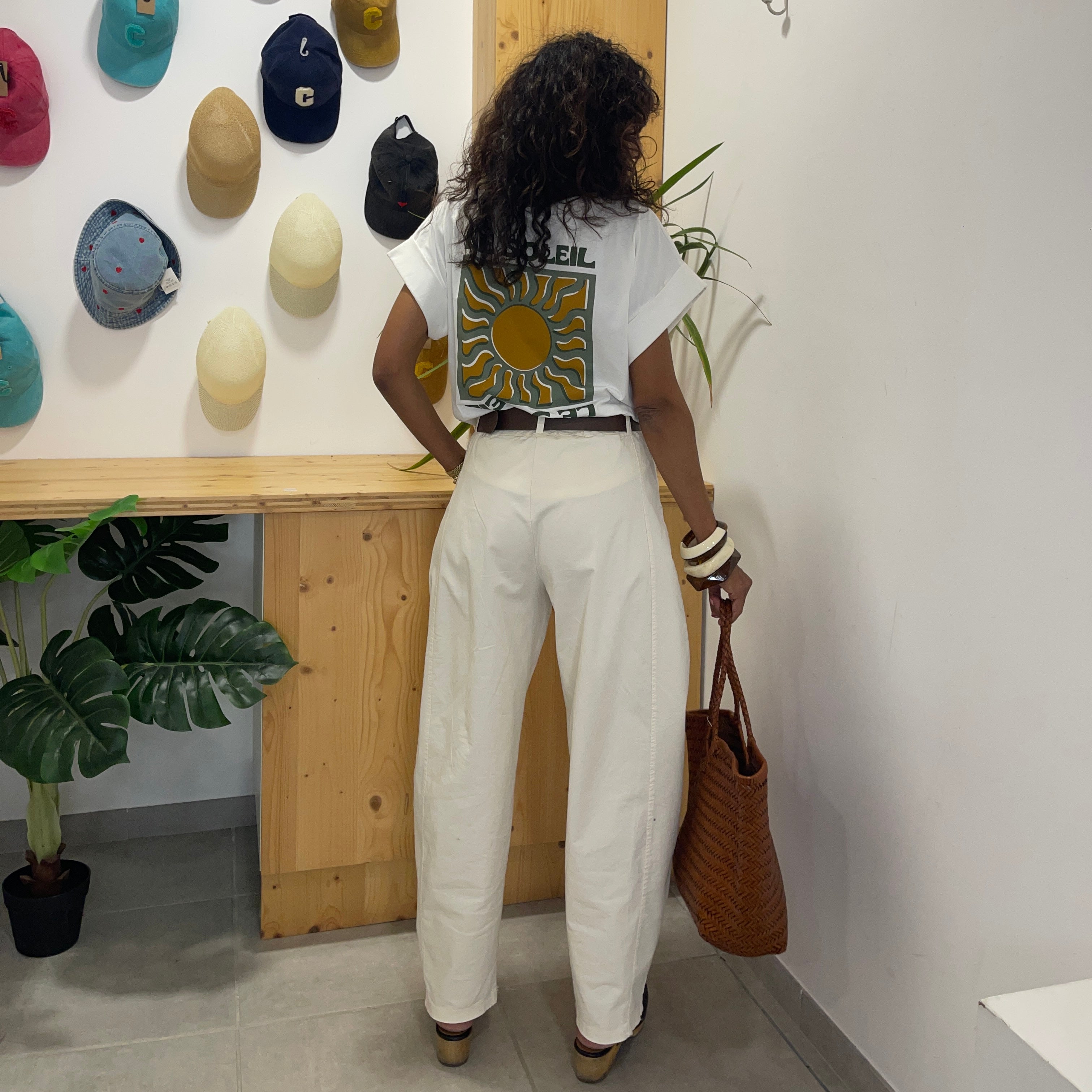 Pantalon LOUNA en coton écru à la coupe barrel