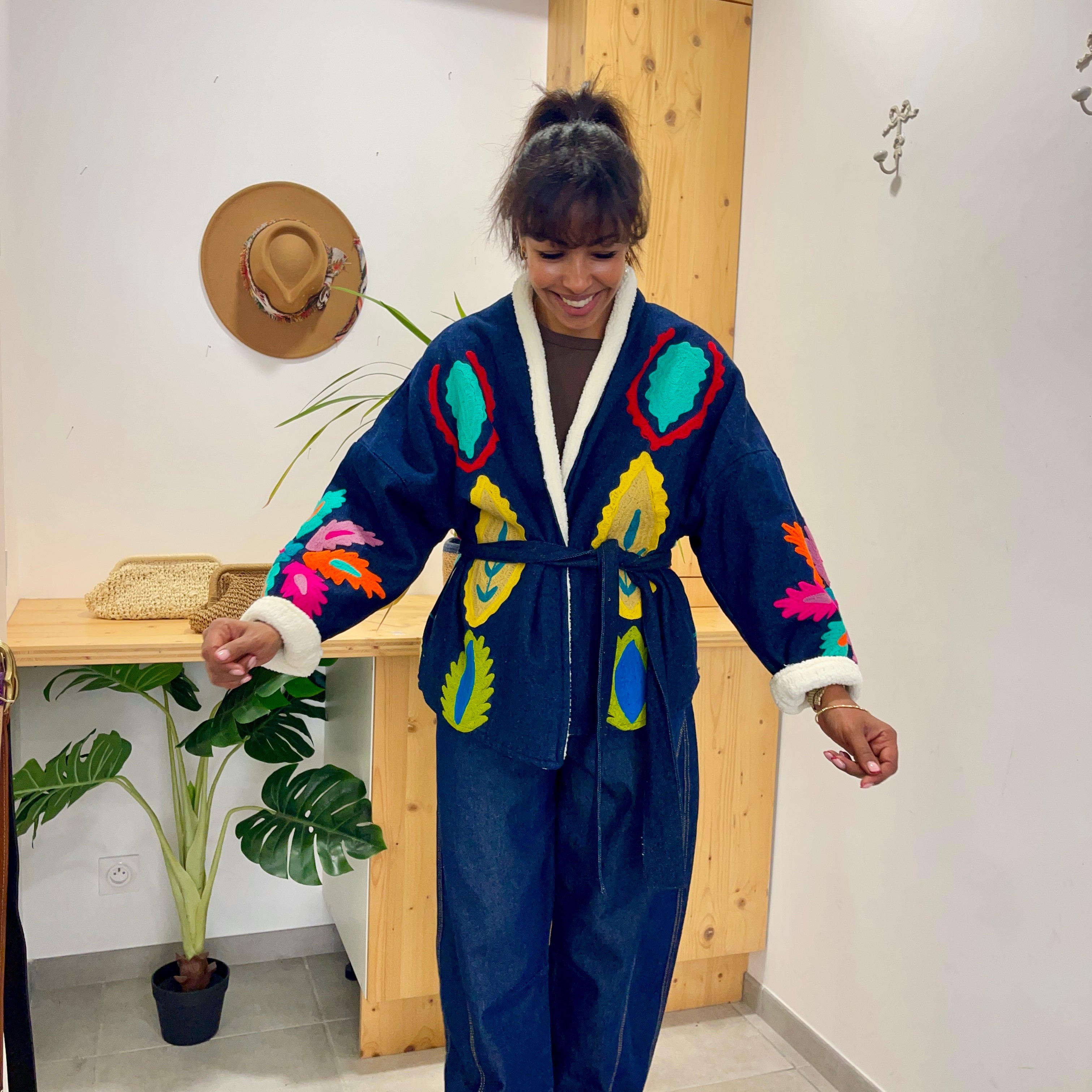 Veste KIMONO en denim foncé avec broderies