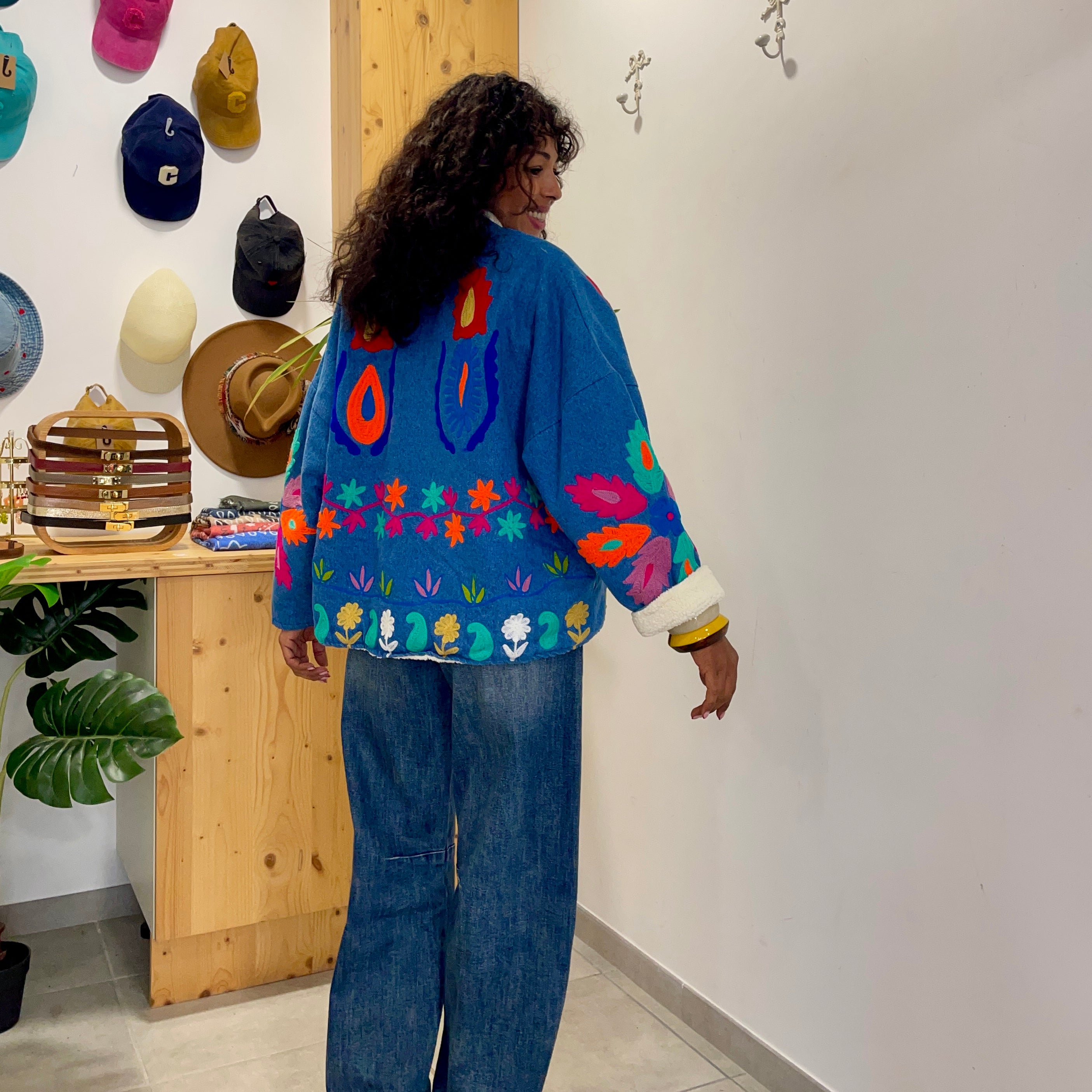 Veste KIMONO en denim clair avec broderies