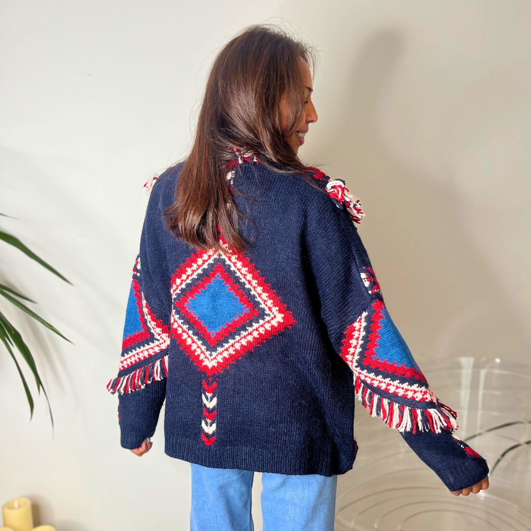 Veste en maille oversize sans fermeture TROMSO bleu marine ornée de motifs géométriques et de franges