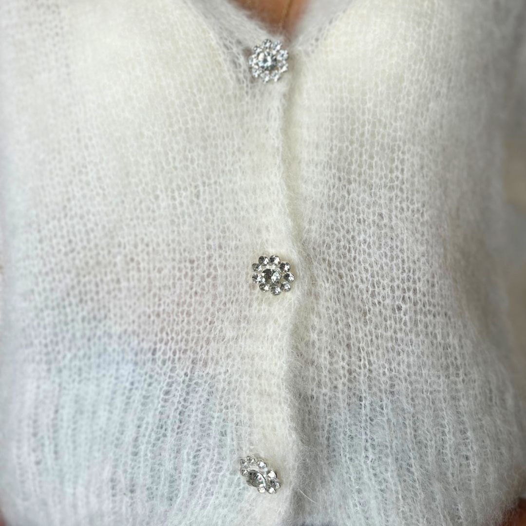 Gilet en kid mohair à manches trois-quarts STELLA écru doté de boutons bijoux
