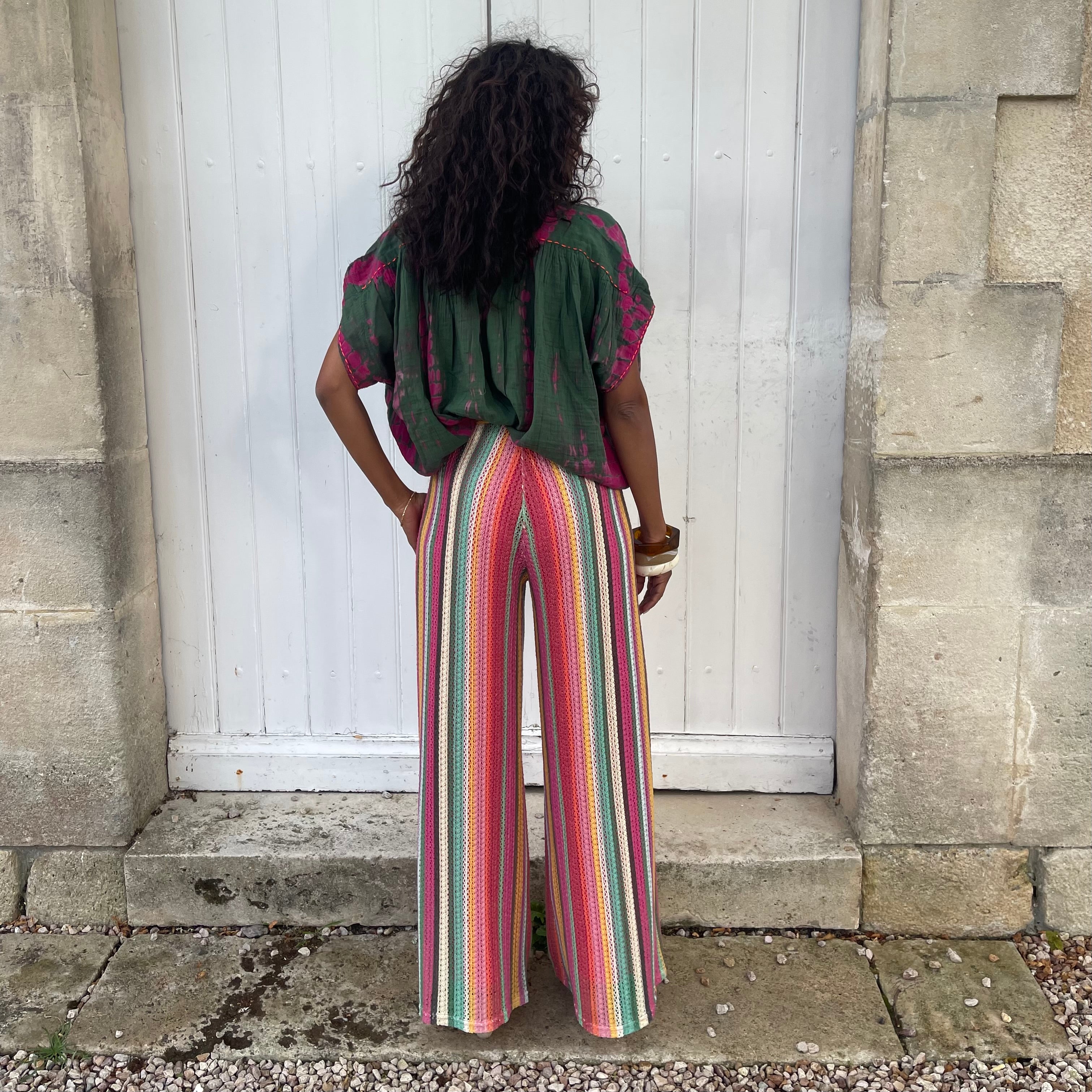 Pantalon MADRID à rayure rose et la coupe fluide