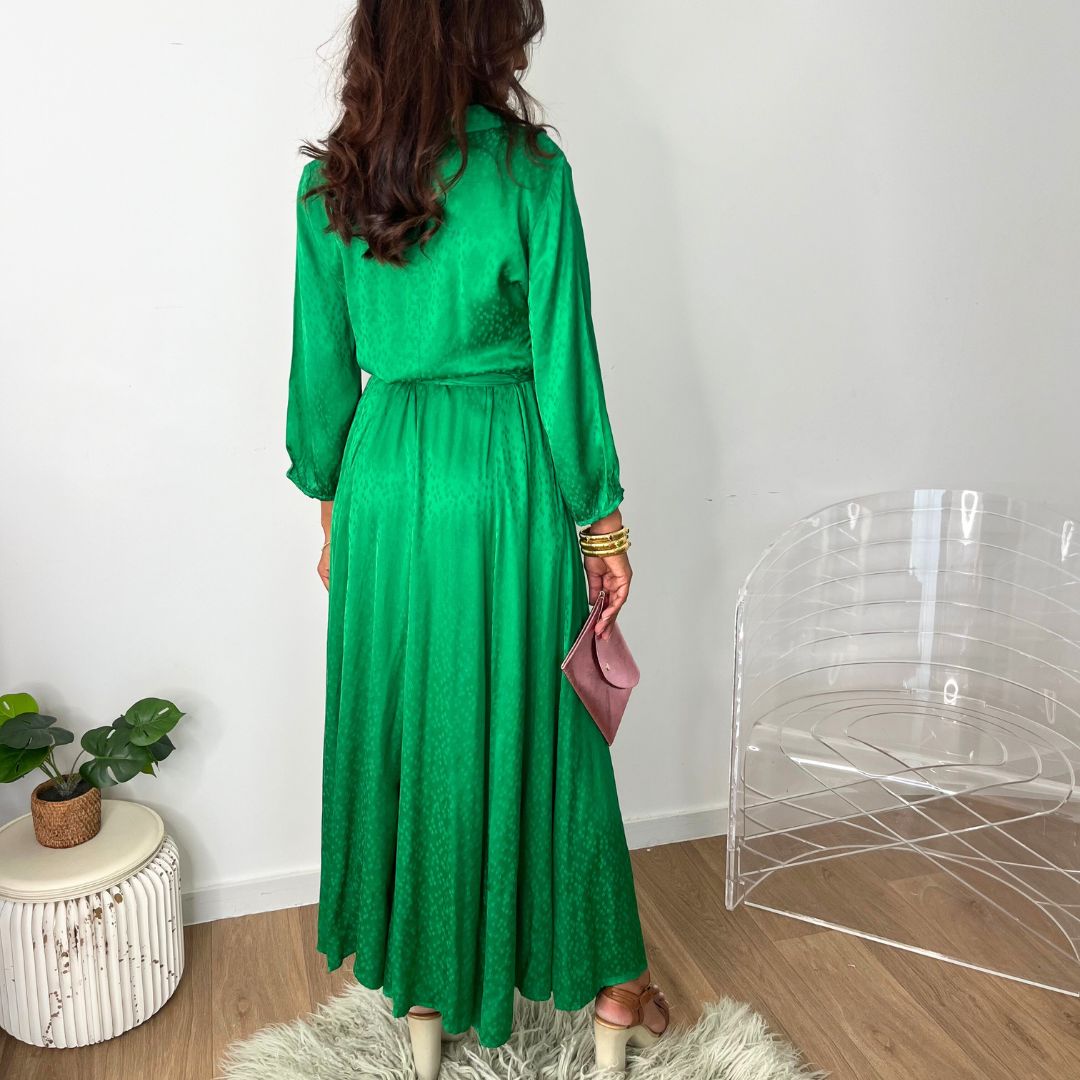 Robe-chemise longue EDITHE verte à motifs ton sur ton dotée d'une ceinture à nouer