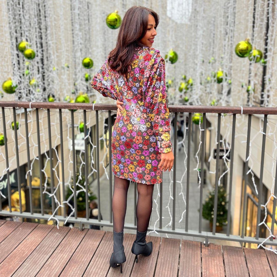 Robe à sequins multicolores LOLY fleurie avec décolleté V et longueur au-dessus du genou