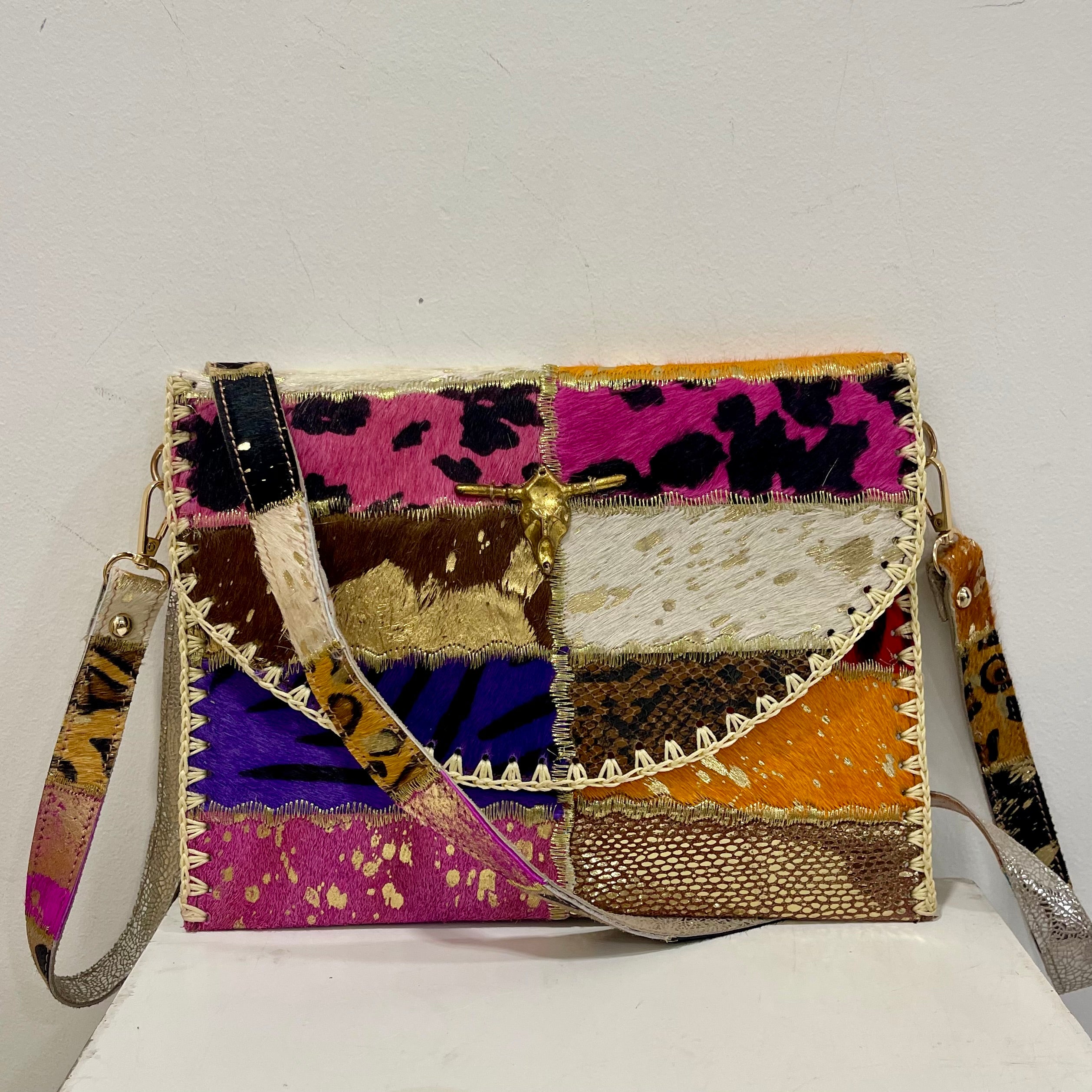 Pochette PATCHWORK rose en cuir de vachette avec bandoulière