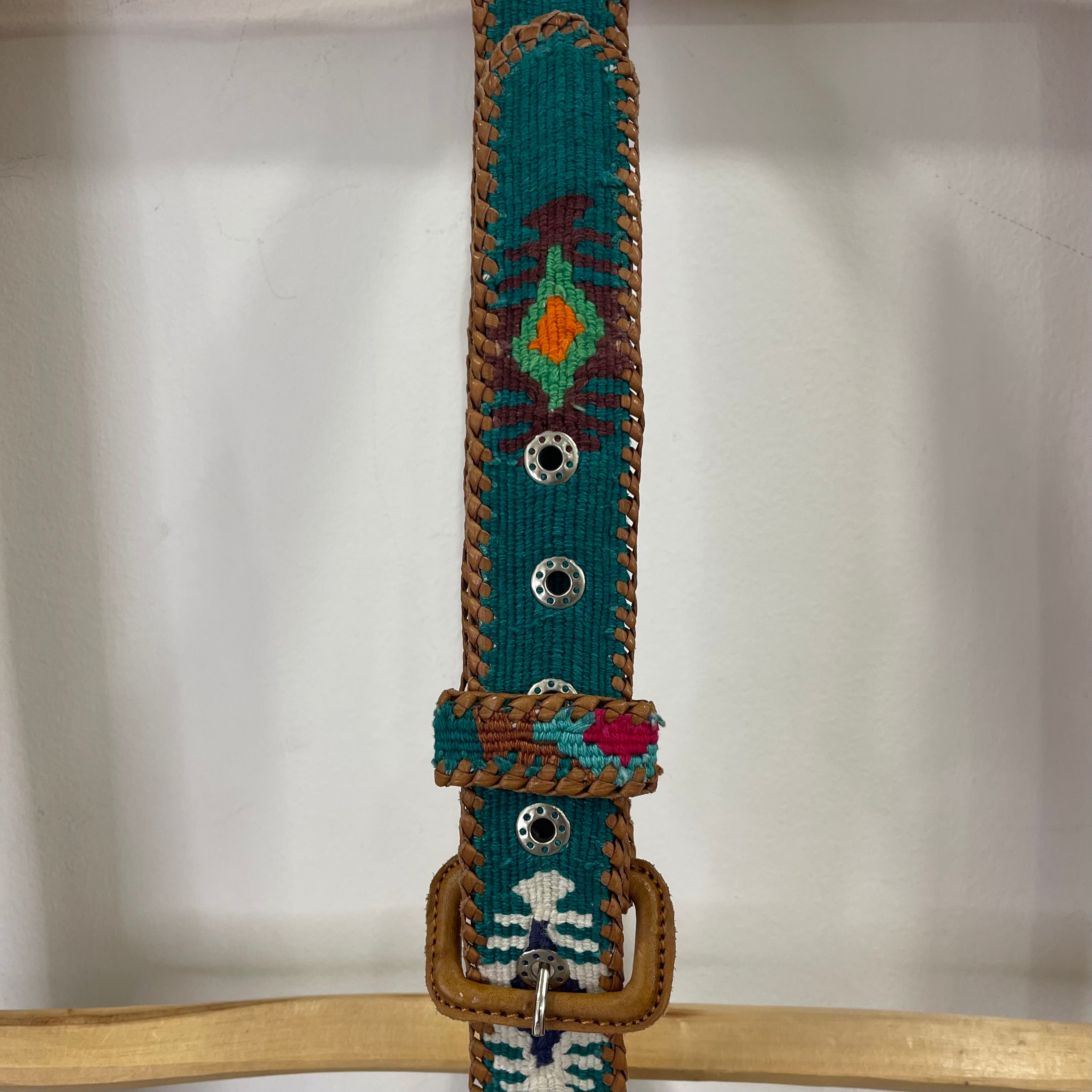 Ceinture cuir brodé main turquoise T.38