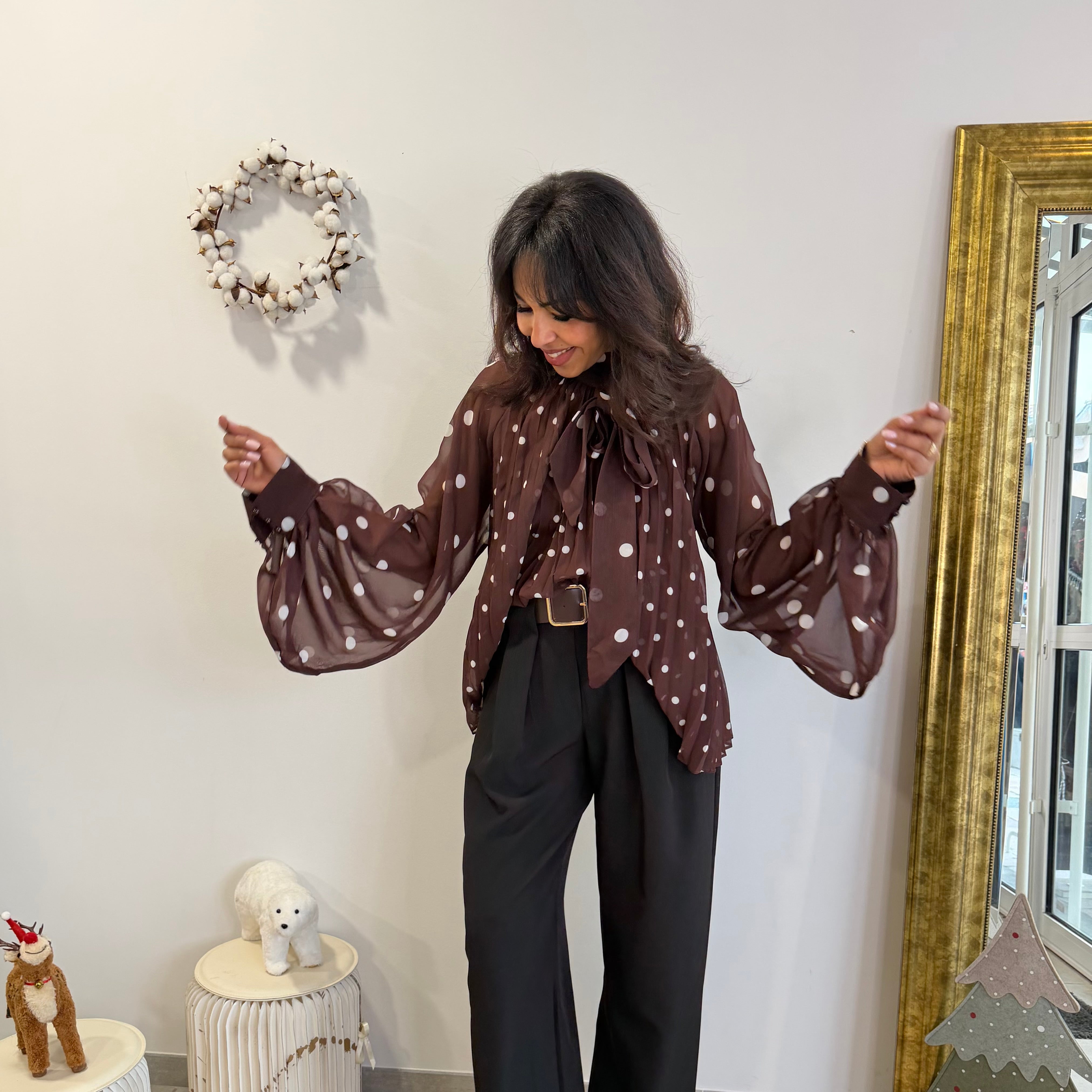 Blouse à pois LAURYN à la coupe fluide et aux manches longues ballons