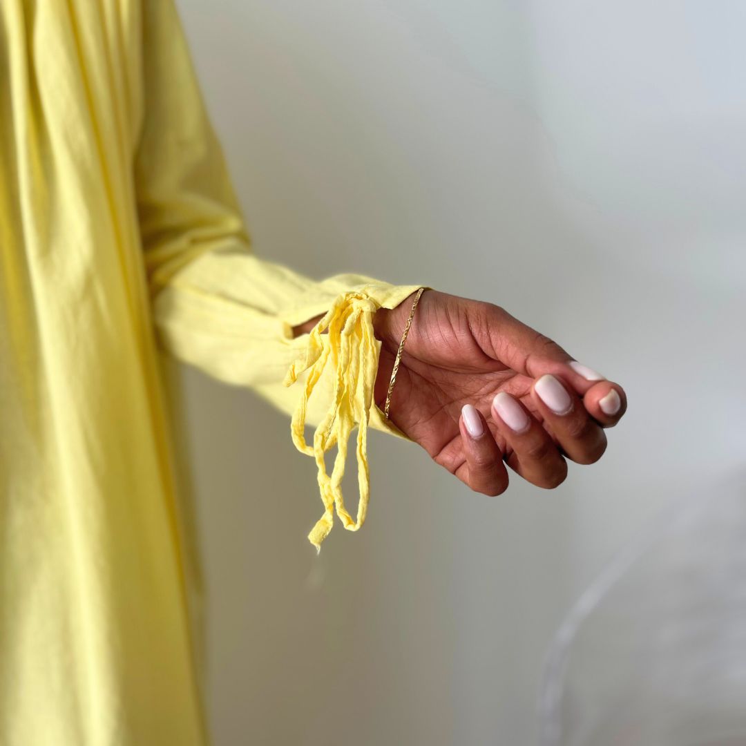Robe longueur midi à la coupe large JULIE jaune dotée de fentes