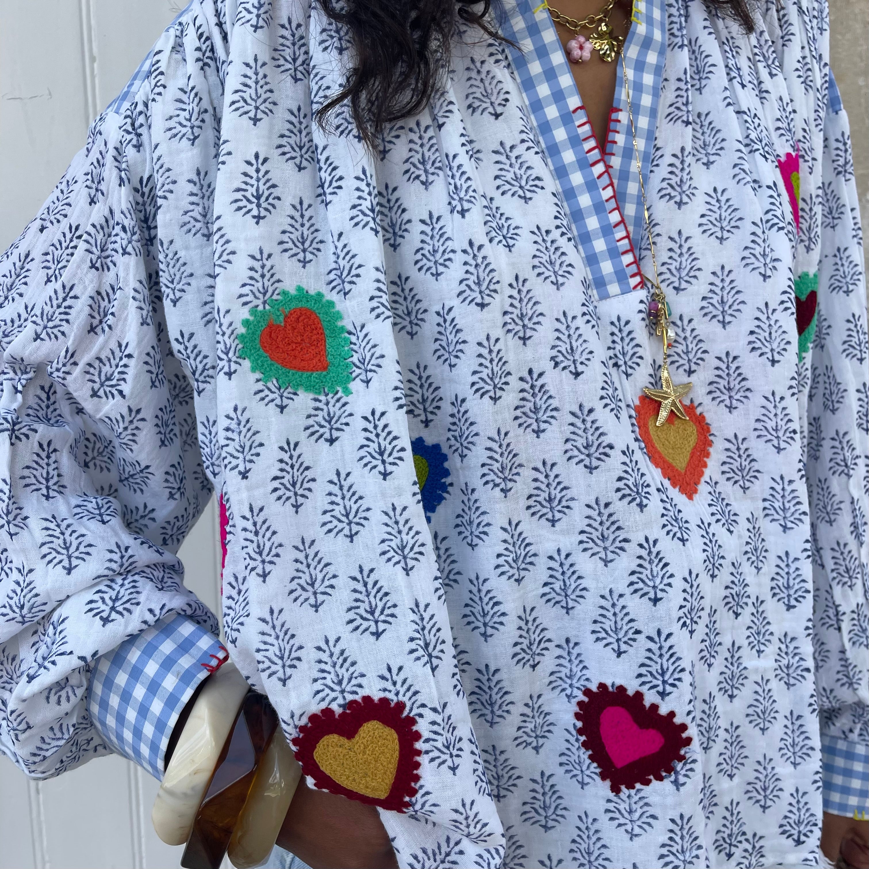 Blouse oversize ROSA coeur brodé à la main en gaz de coton