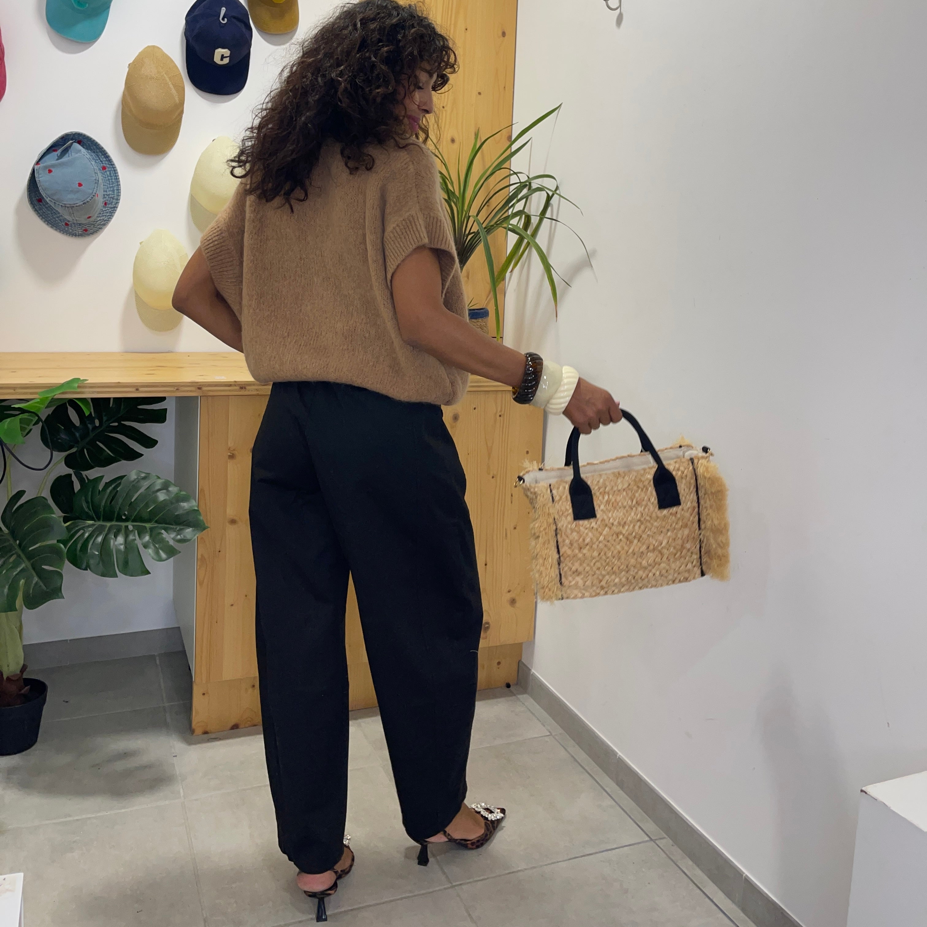 Pantalon LOUNA en coton noir à la coupe barrel