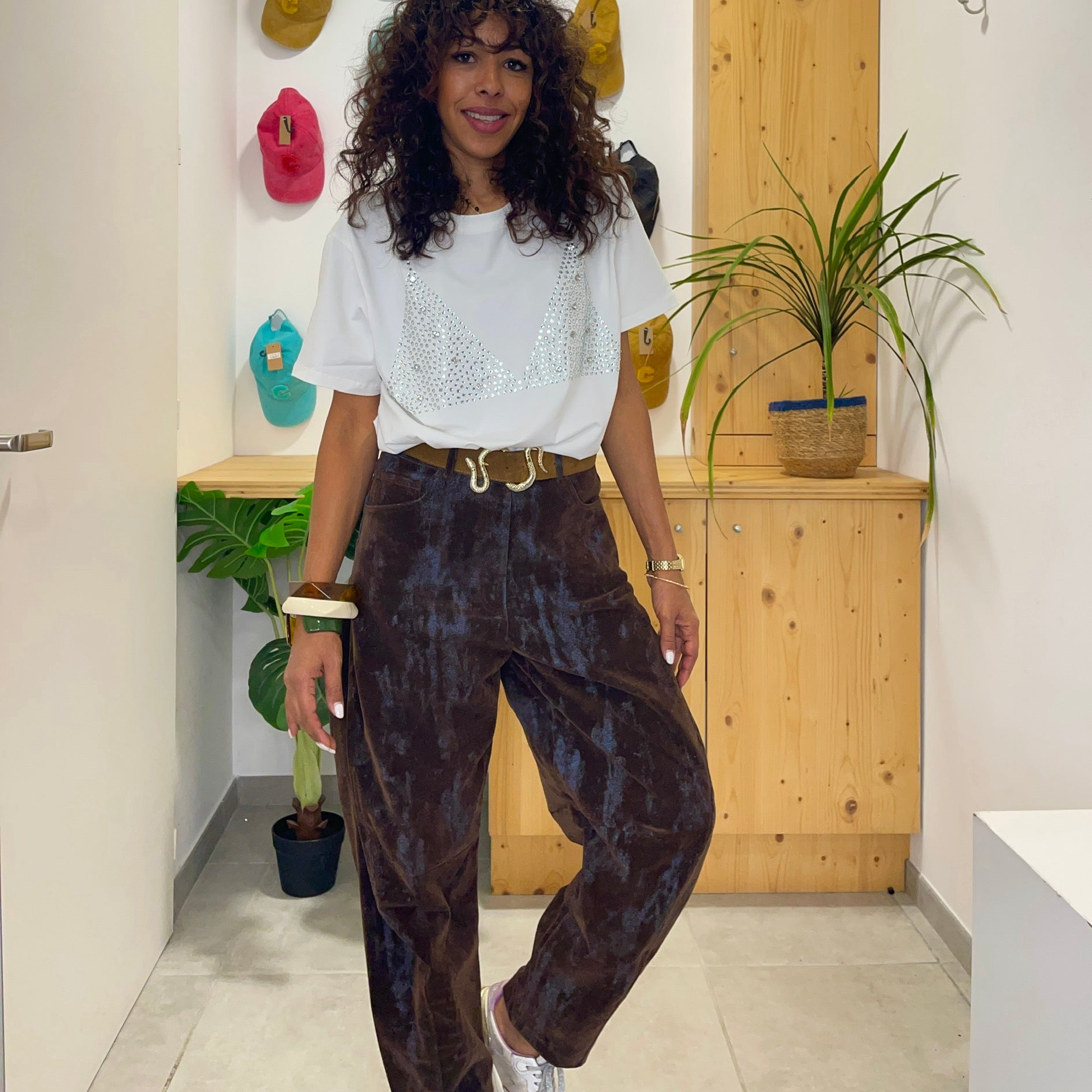 Pantalon marron DALIA effet velours ras délavé à la coupe ballon