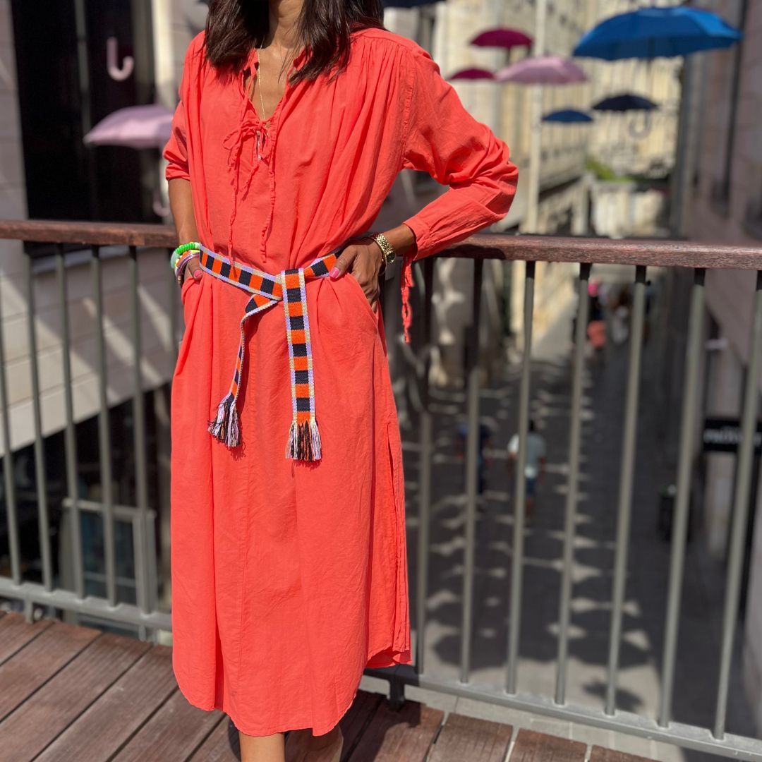 Robe longueur midi à la coupe large JULIE corail dotée de fentes