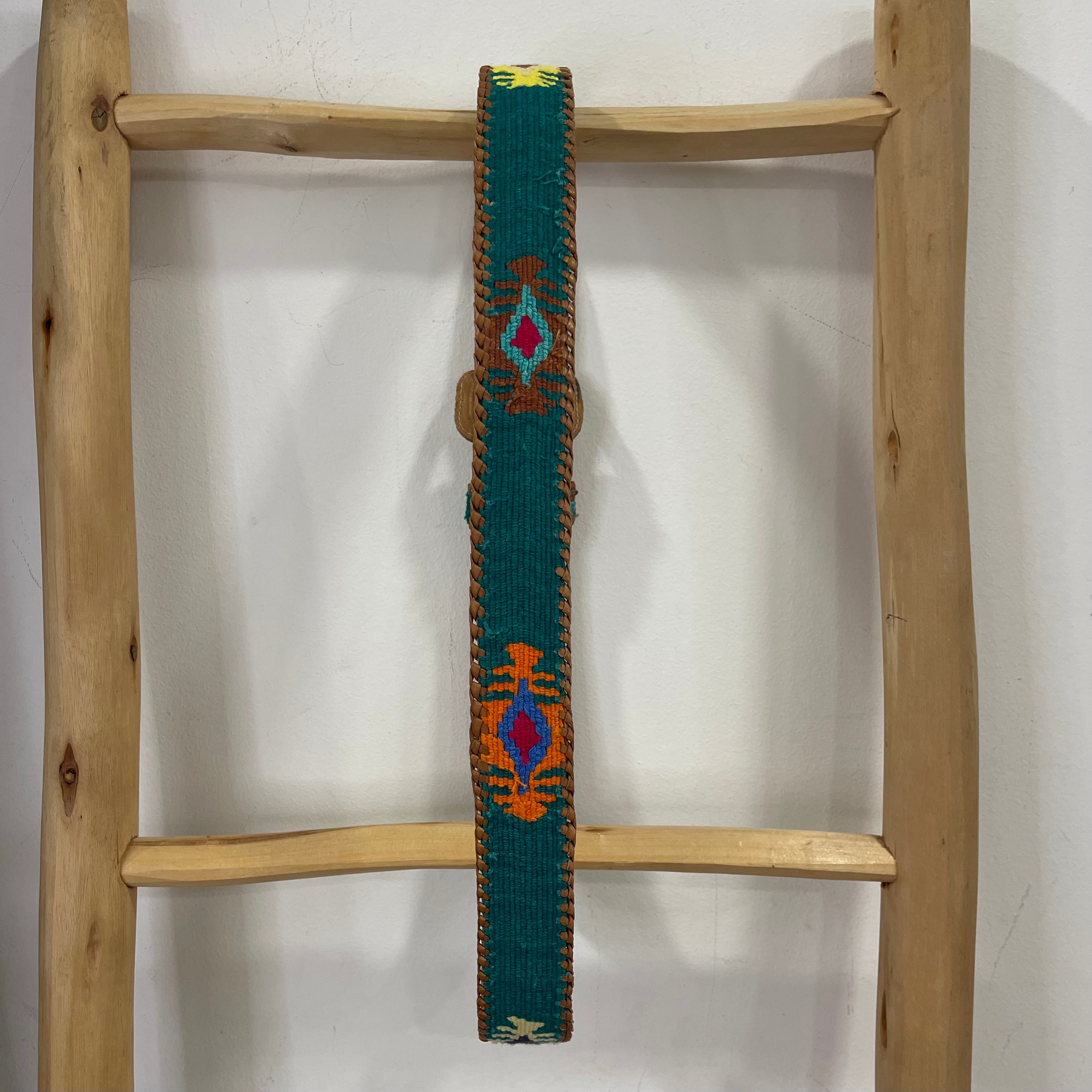 Ceinture cuir brodé main turquoise T.38