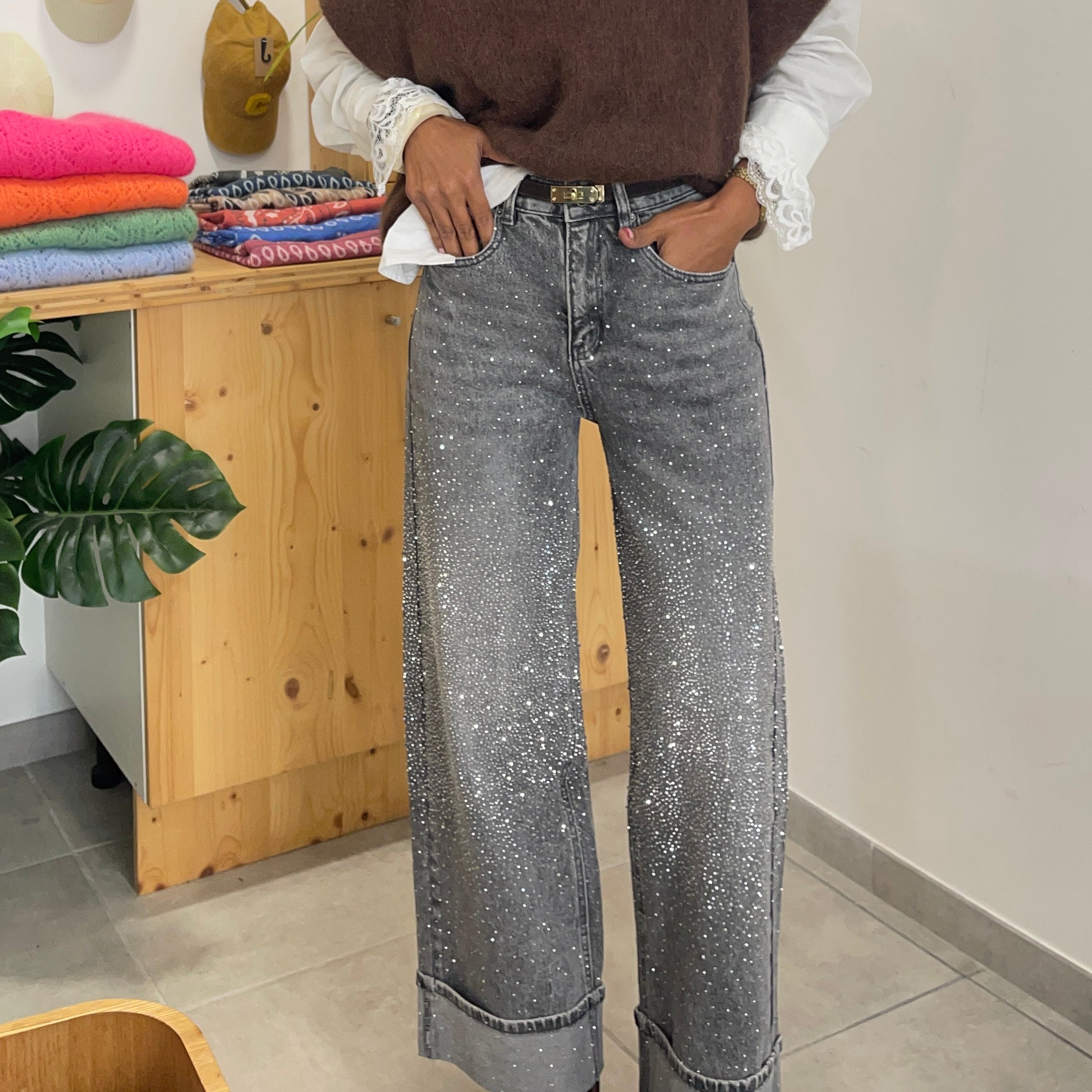 Jean STRASS gris à la coupe wide et revers sur le bas