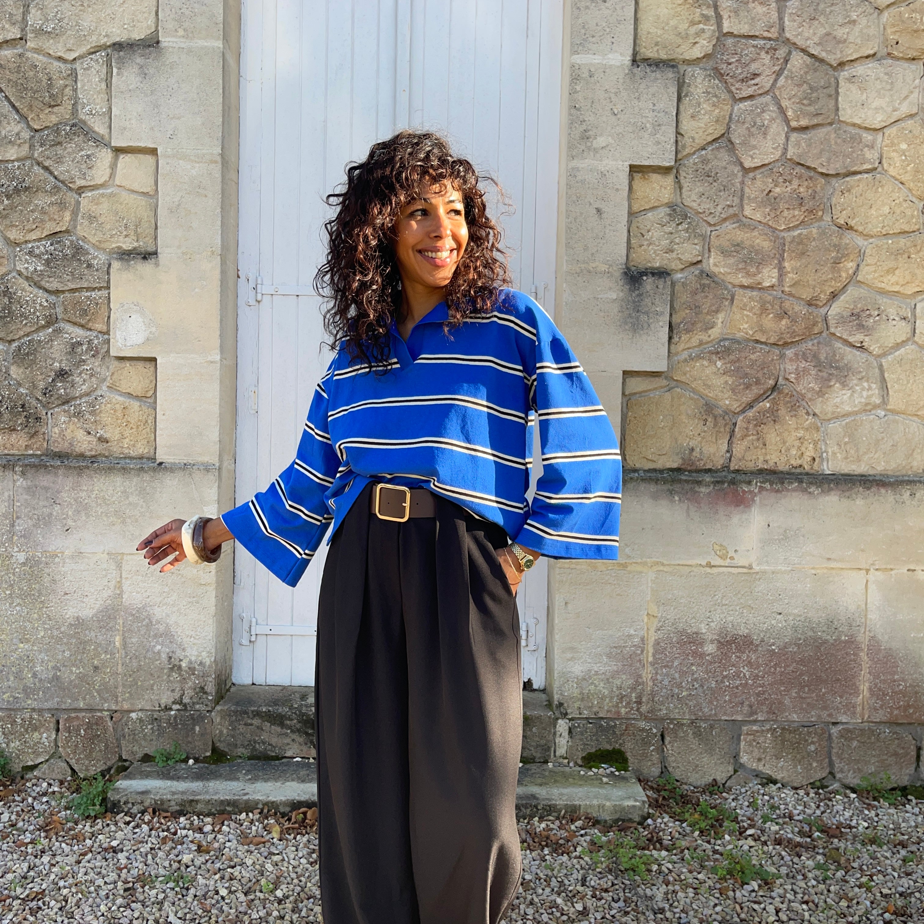 POLO bleu roi à rayures coupe fluide