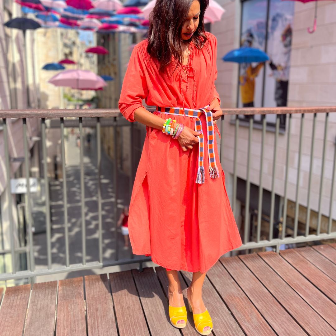 Robe longueur midi à la coupe large JULIE corail dotée de fentes