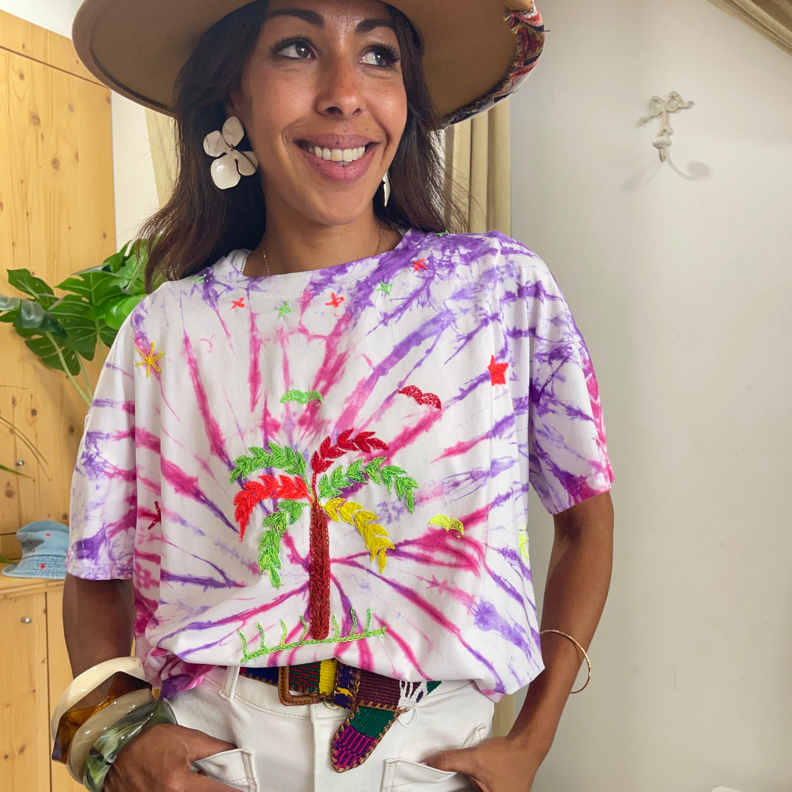 T-shirt manches courtes NAYA violet Tie & Dye & Broderie Main