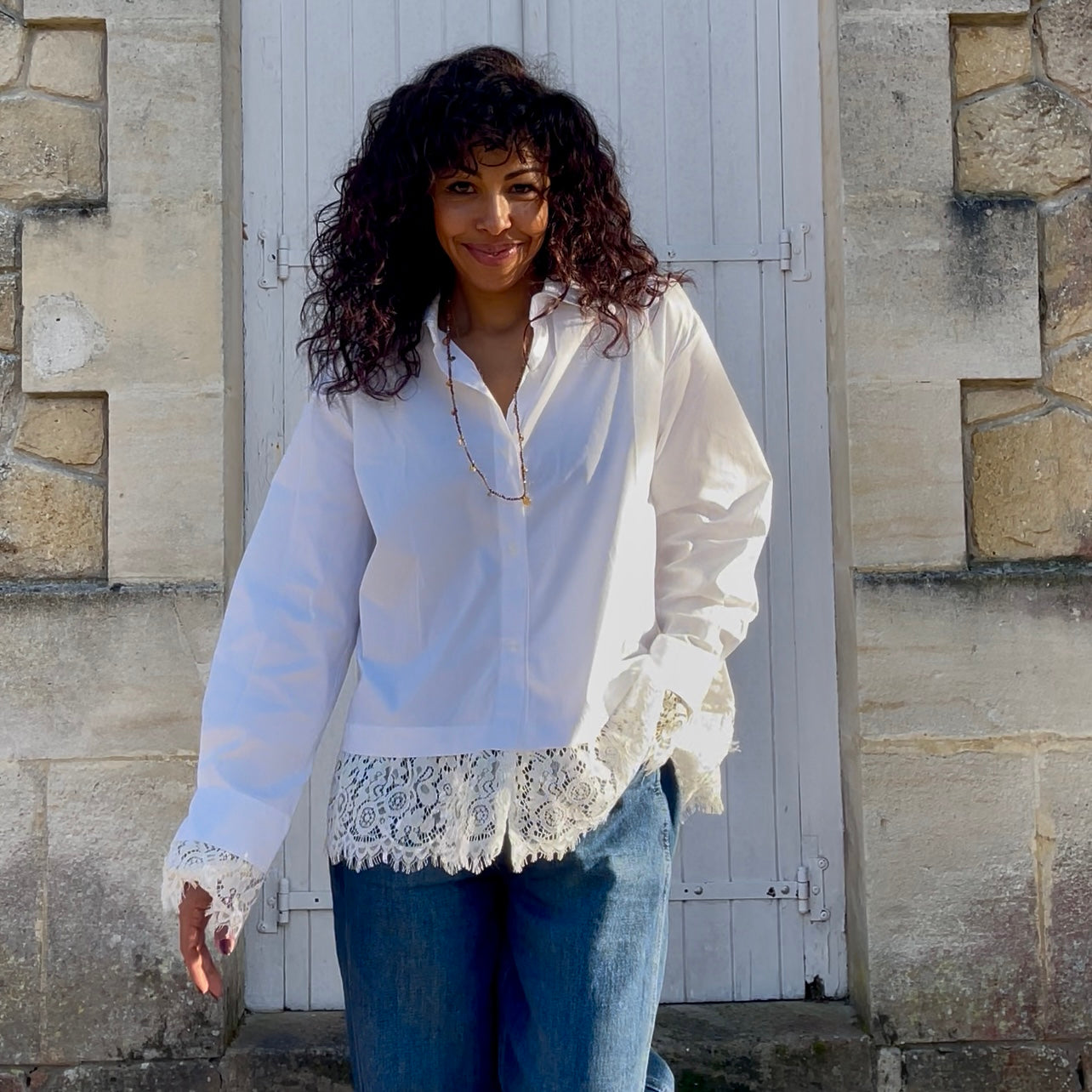 Chemisier blanc AMÉLIE aux détails de dentelle