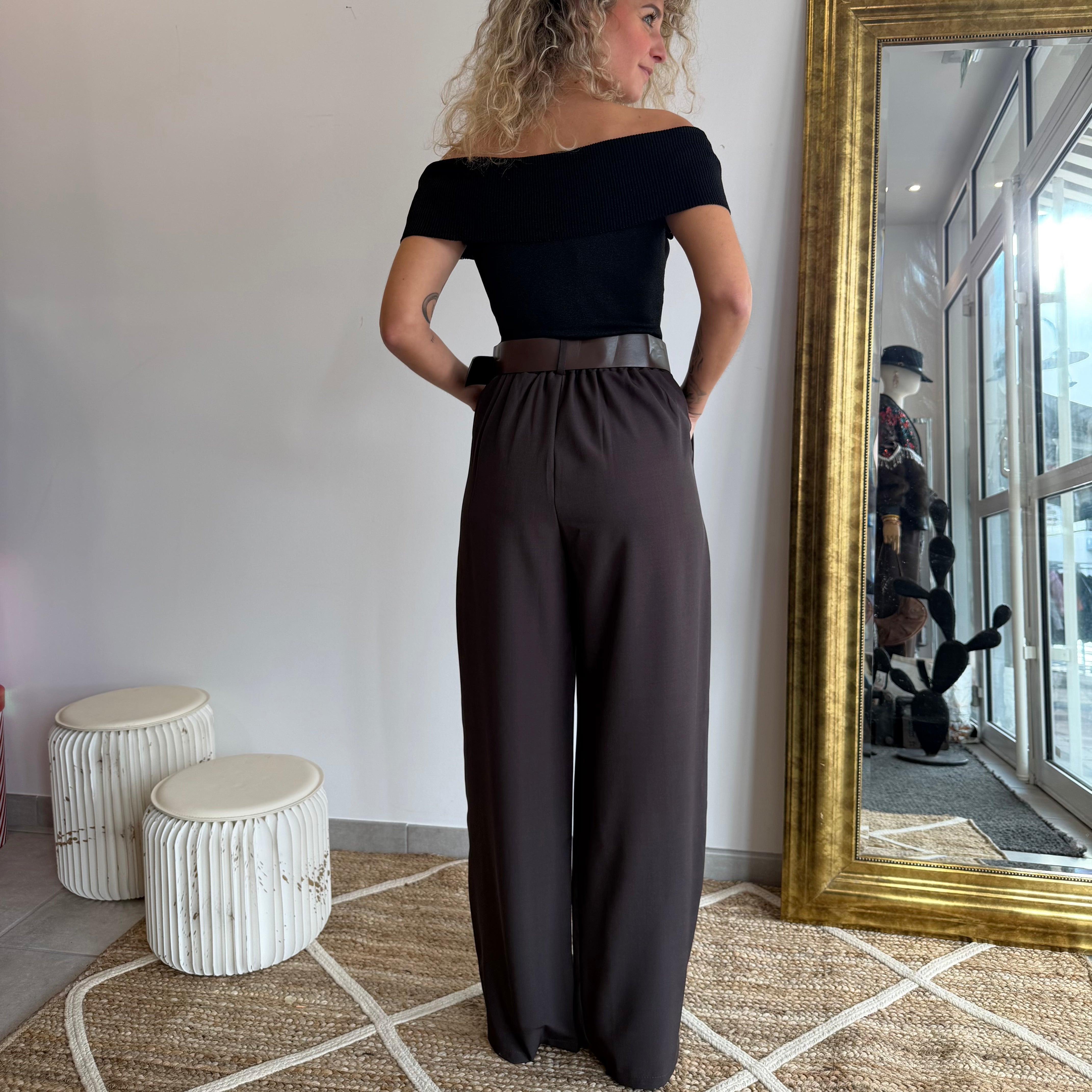 Pantalon tailleur SUSY marron à la coupe fluide