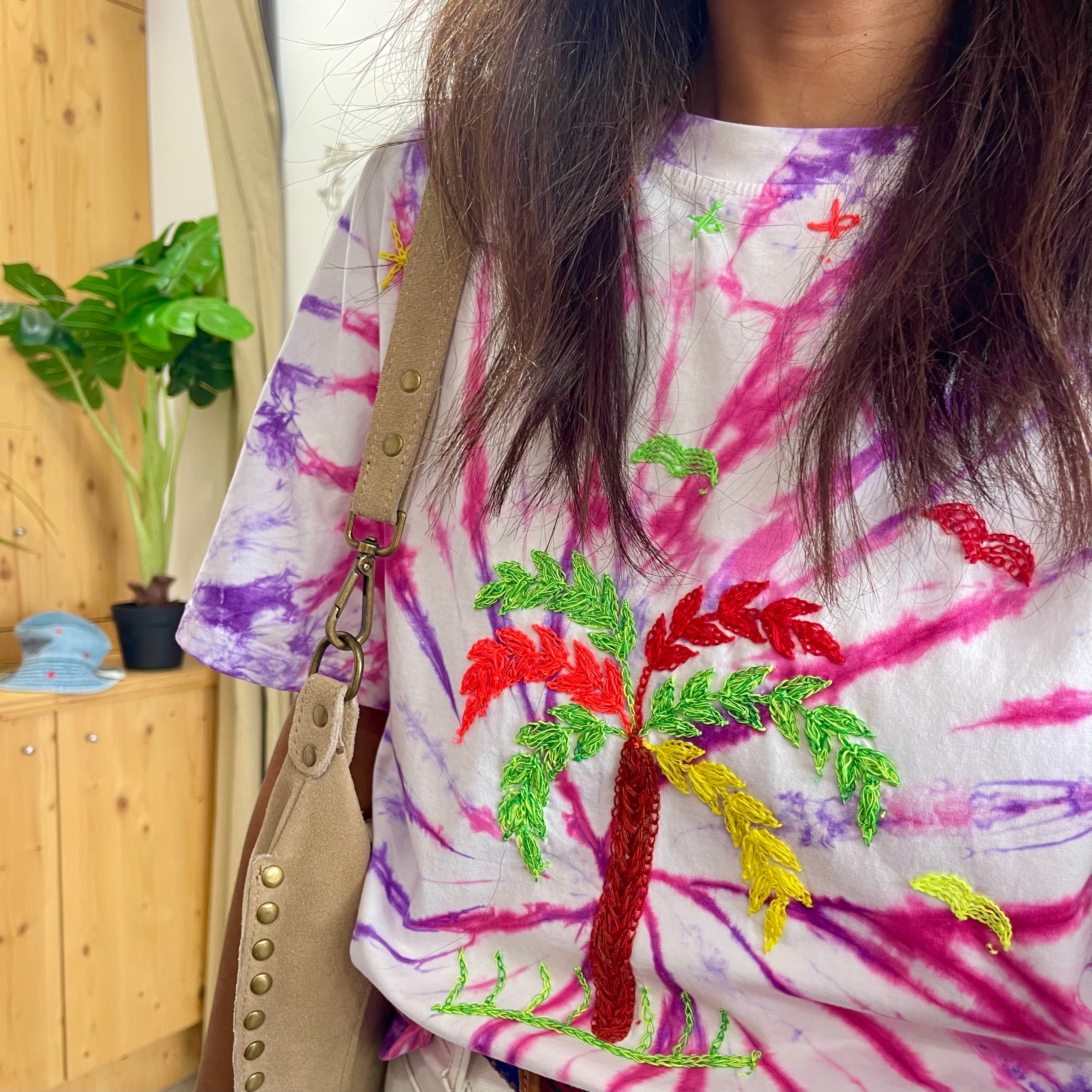 T-shirt manches courtes NAYA violet Tie & Dye & Broderie Main