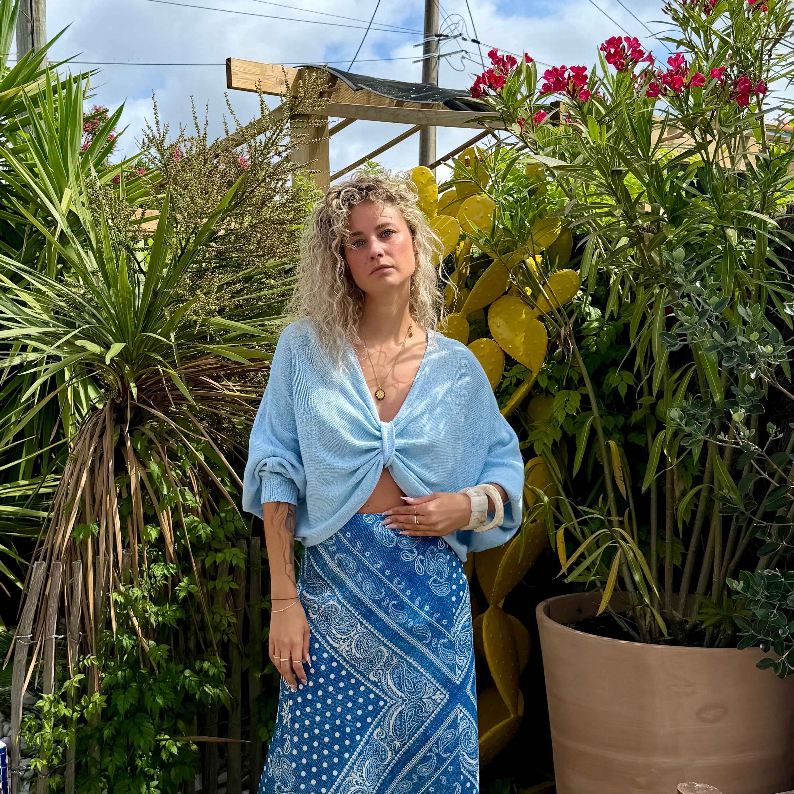 Haut maille NOEUD bleu ciel