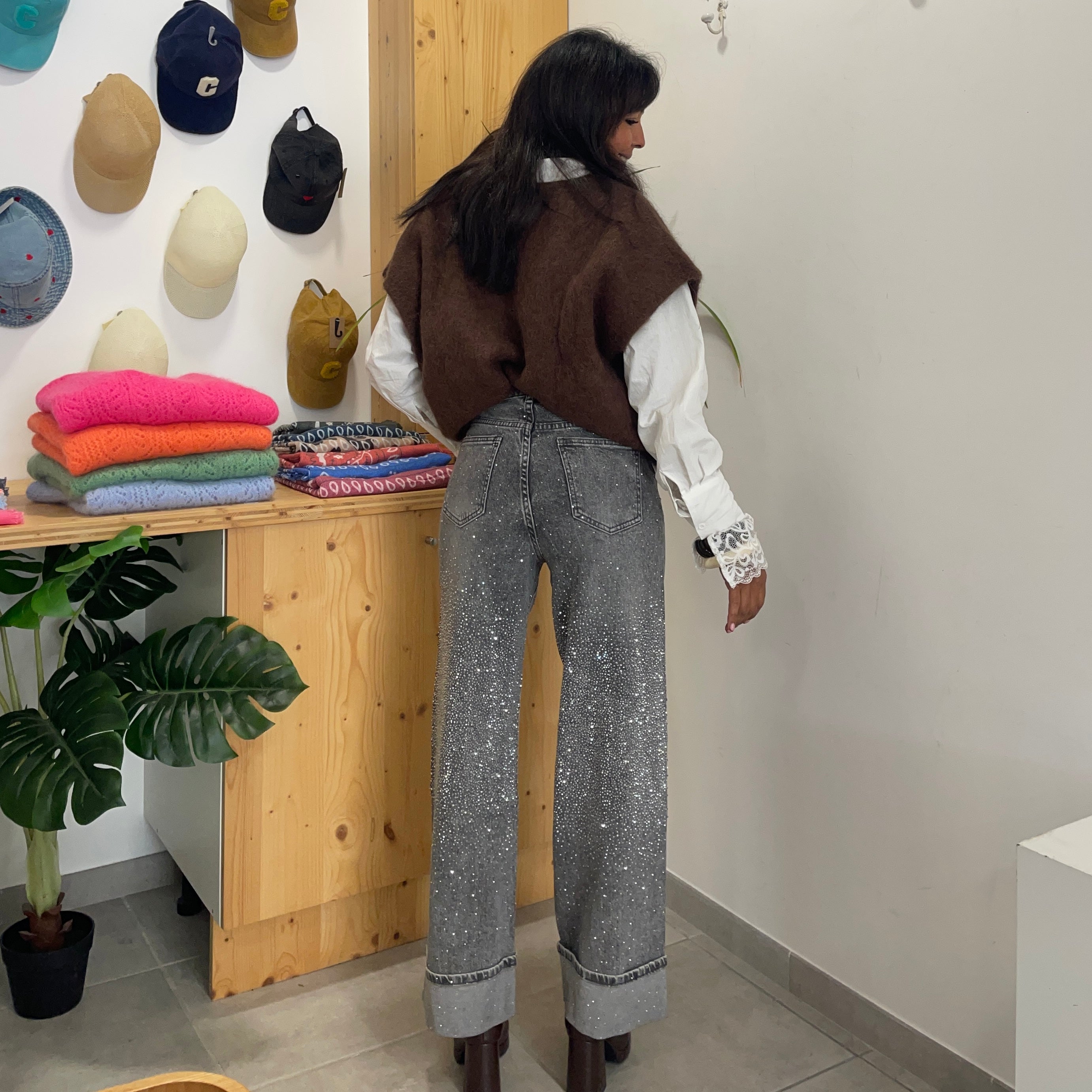 Jean STRASS gris à la coupe wide et revers sur le bas