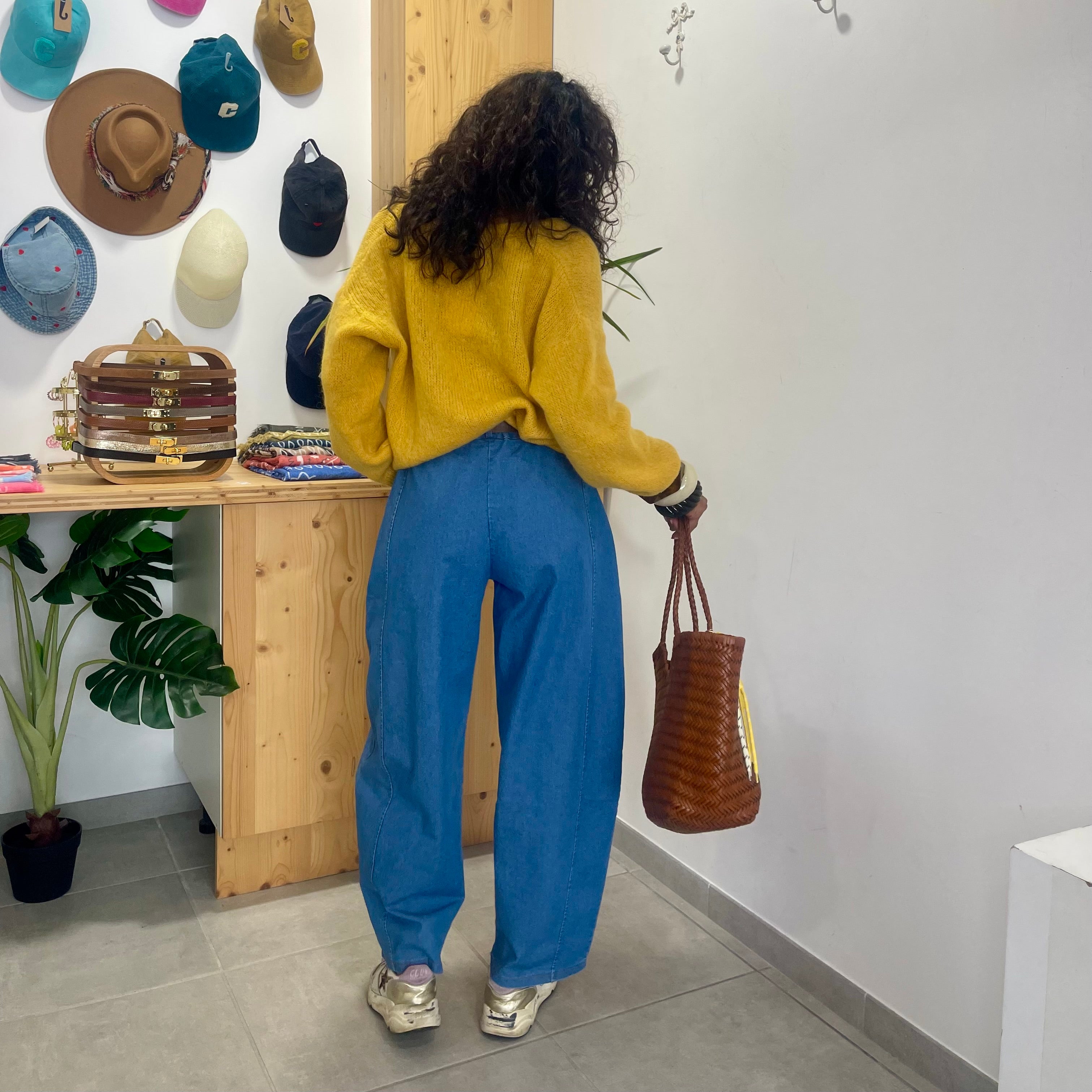 Pantalon LOUNA en coton façon denim clair à la coupe barrel