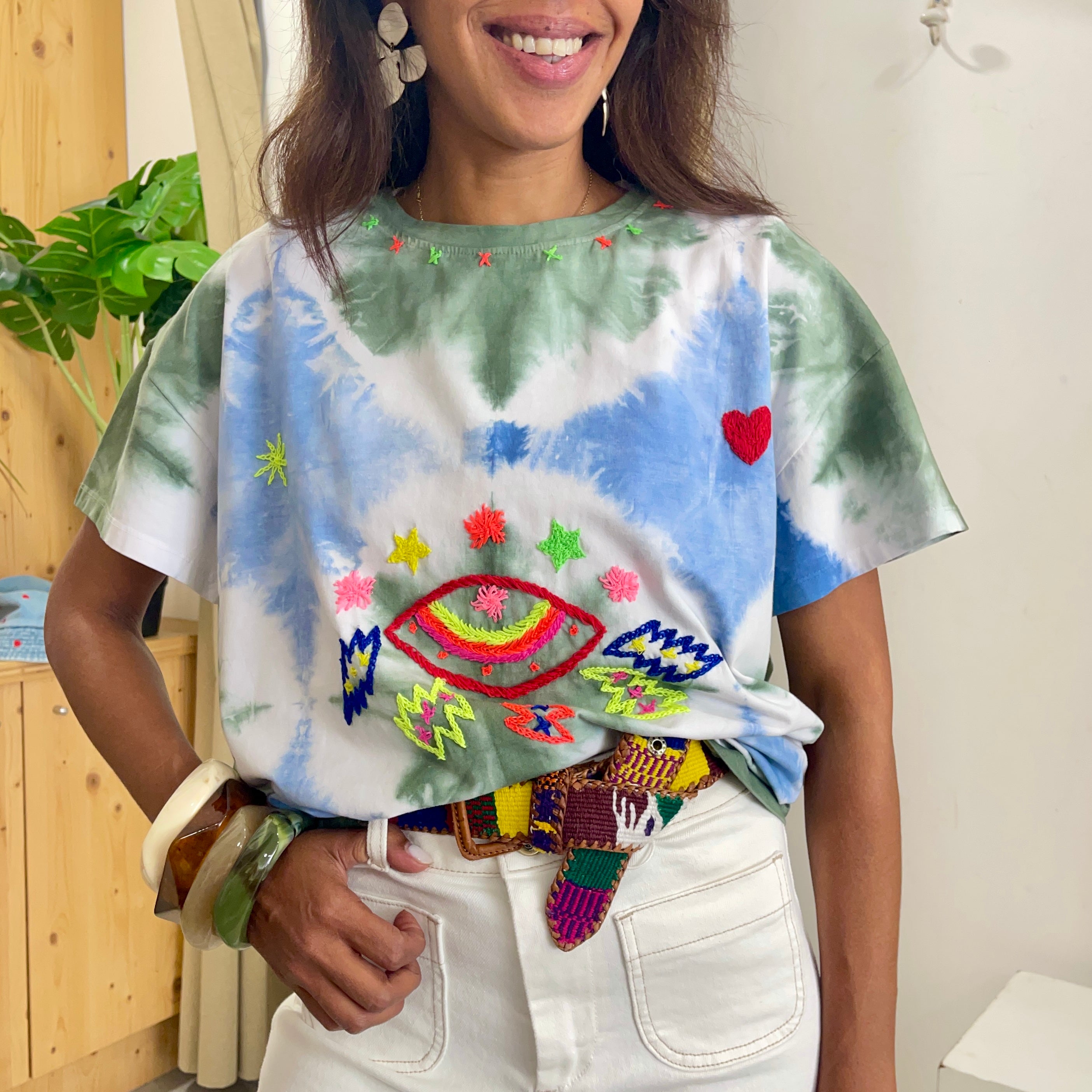 T-shirt manches courtes NAYA bleu Tie & Dye & Broderie Main