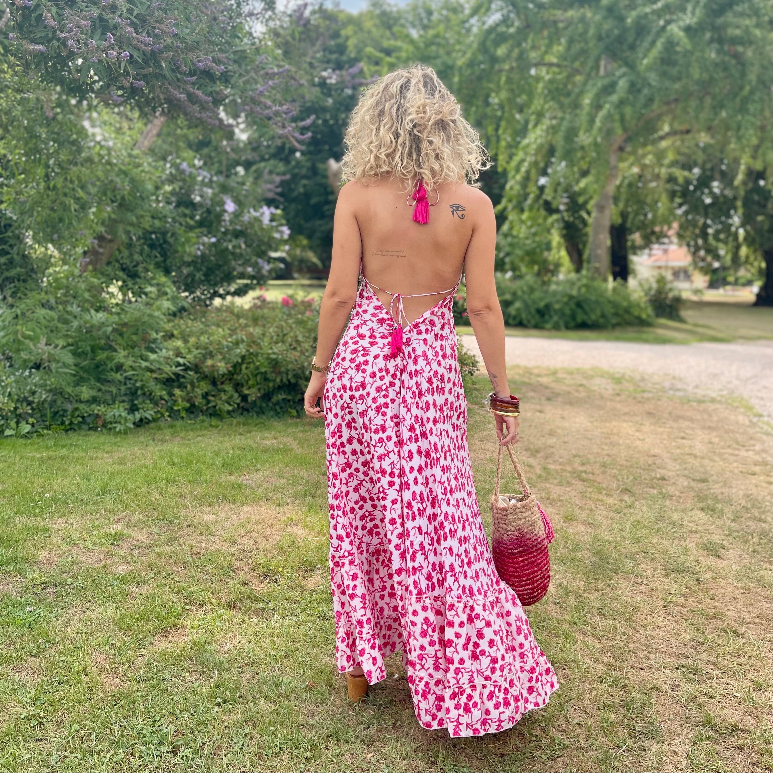 Robe longue SALVADORE dos nu à l'imprimé fleuri rose