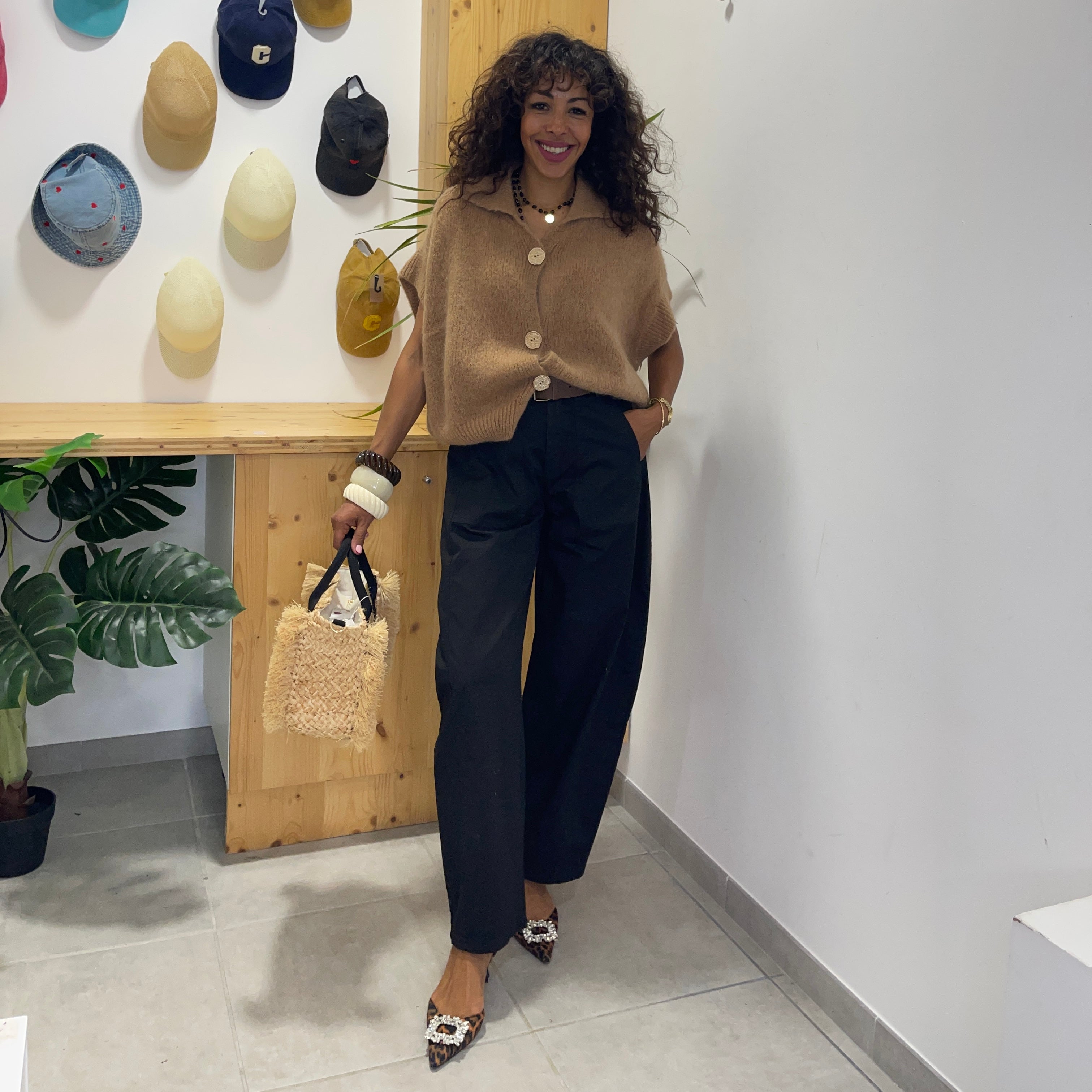 Pantalon LOUNA en coton noir à la coupe barrel
