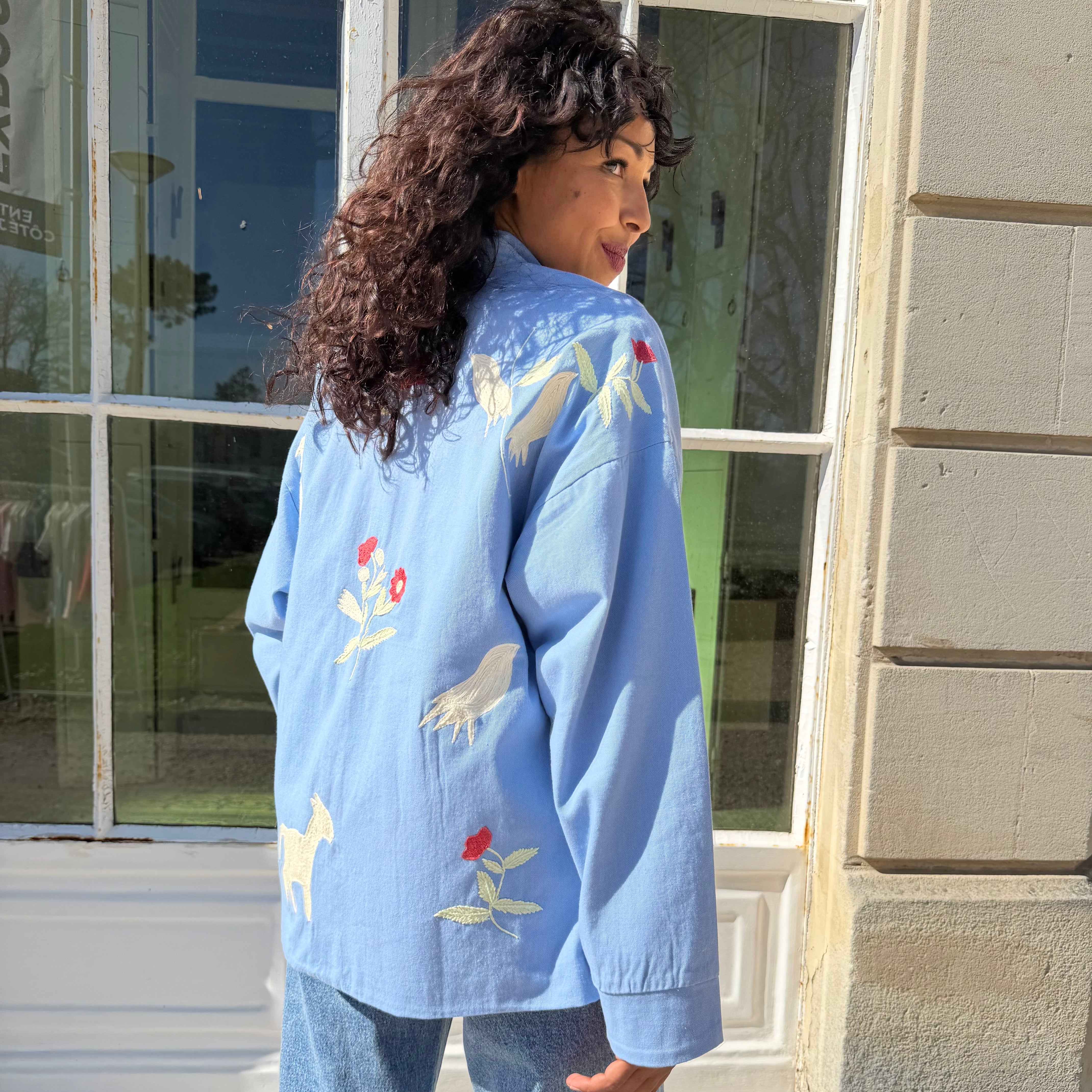 Veste LIVIA bleu ciel brodée, 100% coton