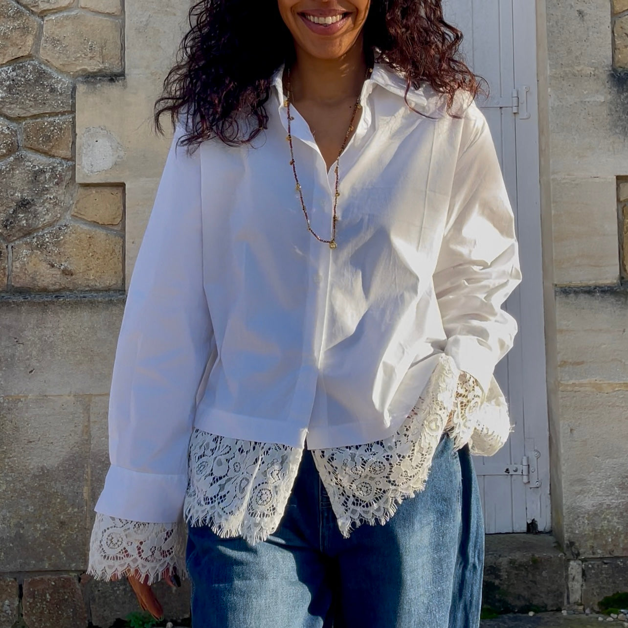 Chemisier blanc AMÉLIE aux détails de dentelle