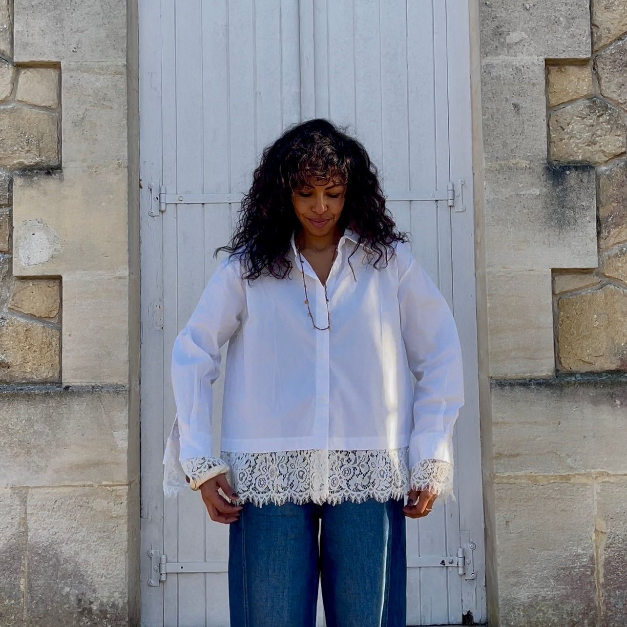 Chemisier blanc AMÉLIE aux détails de dentelle