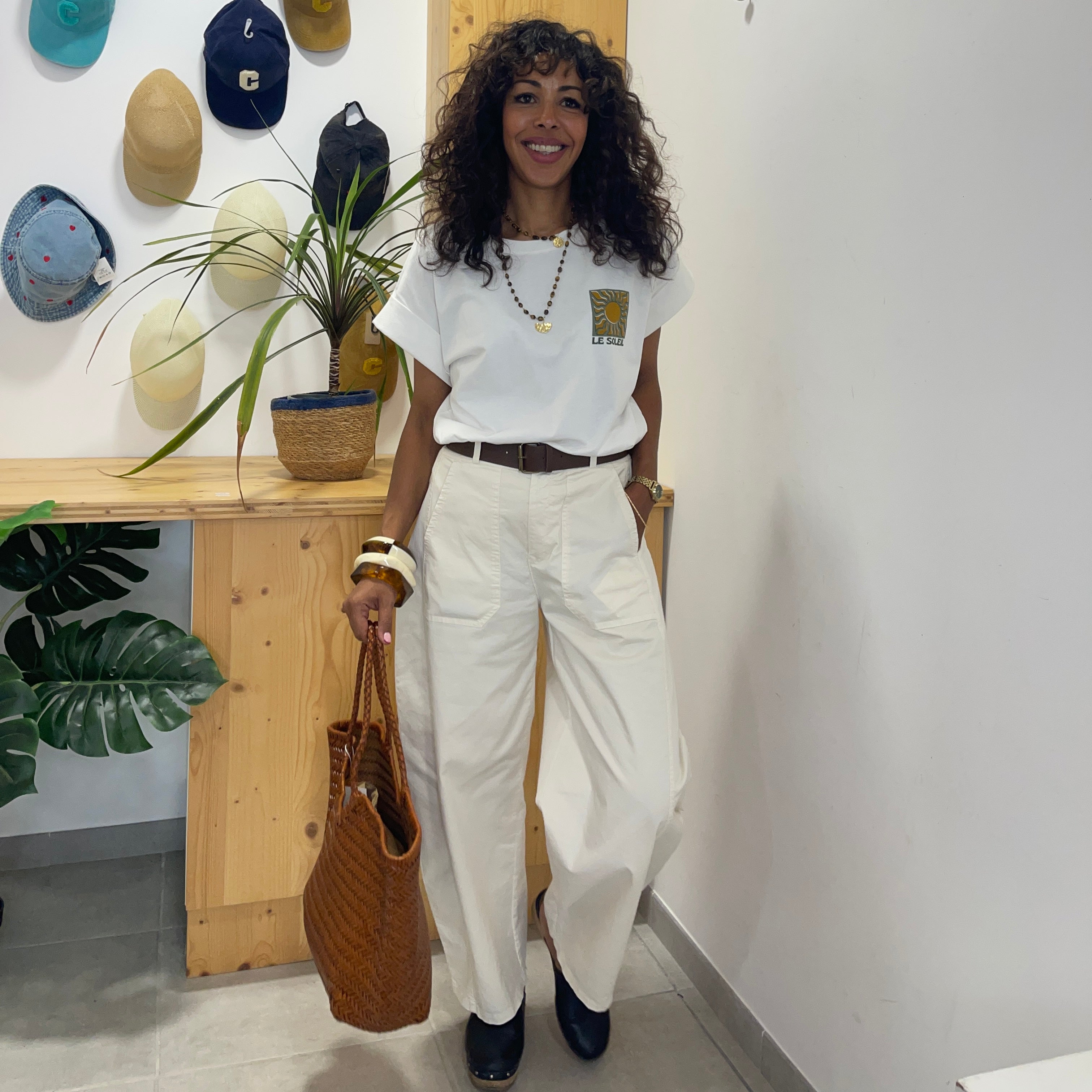 Pantalon LOUNA en coton écru à la coupe barrel